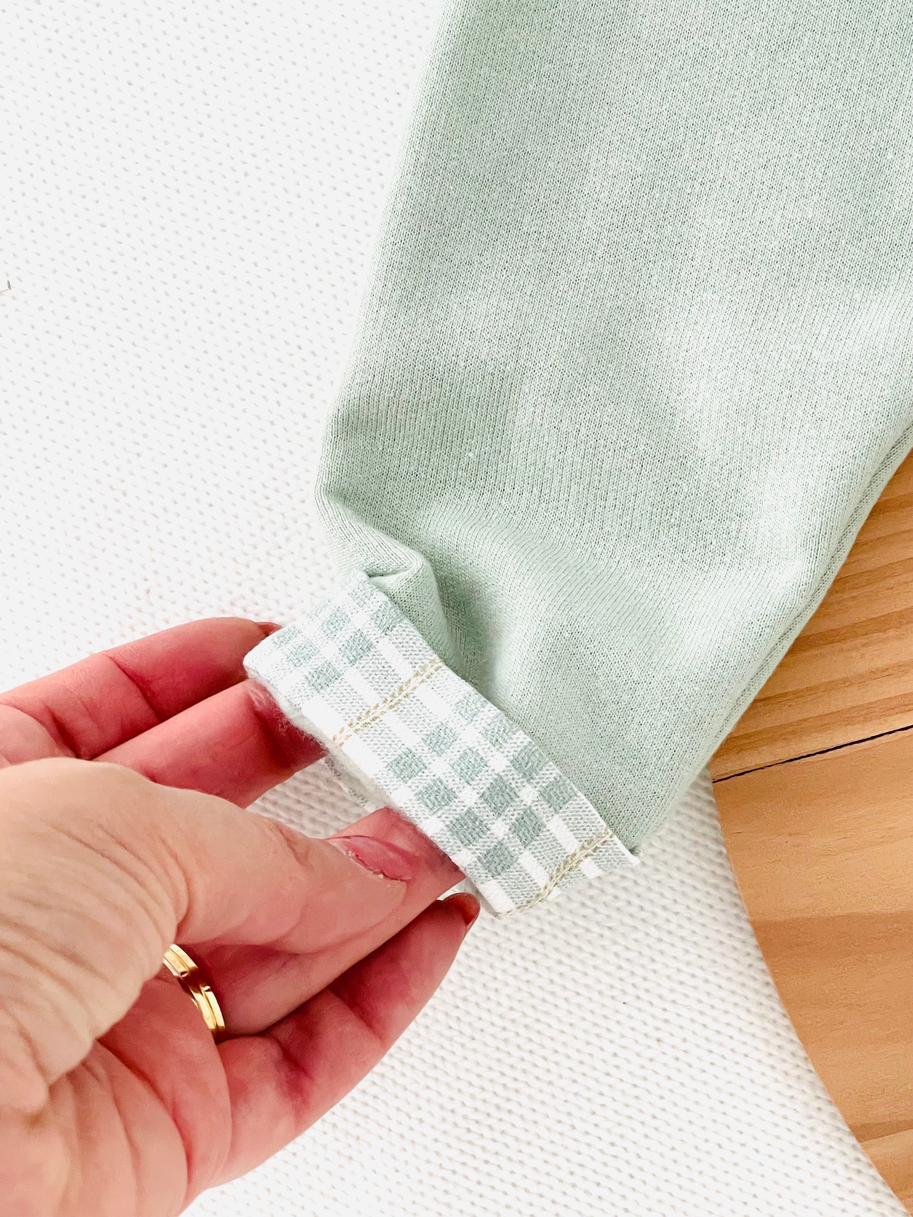 Conjunto Bebé verde com Capuz - Camisola e Calças Cardadas (3-36m)