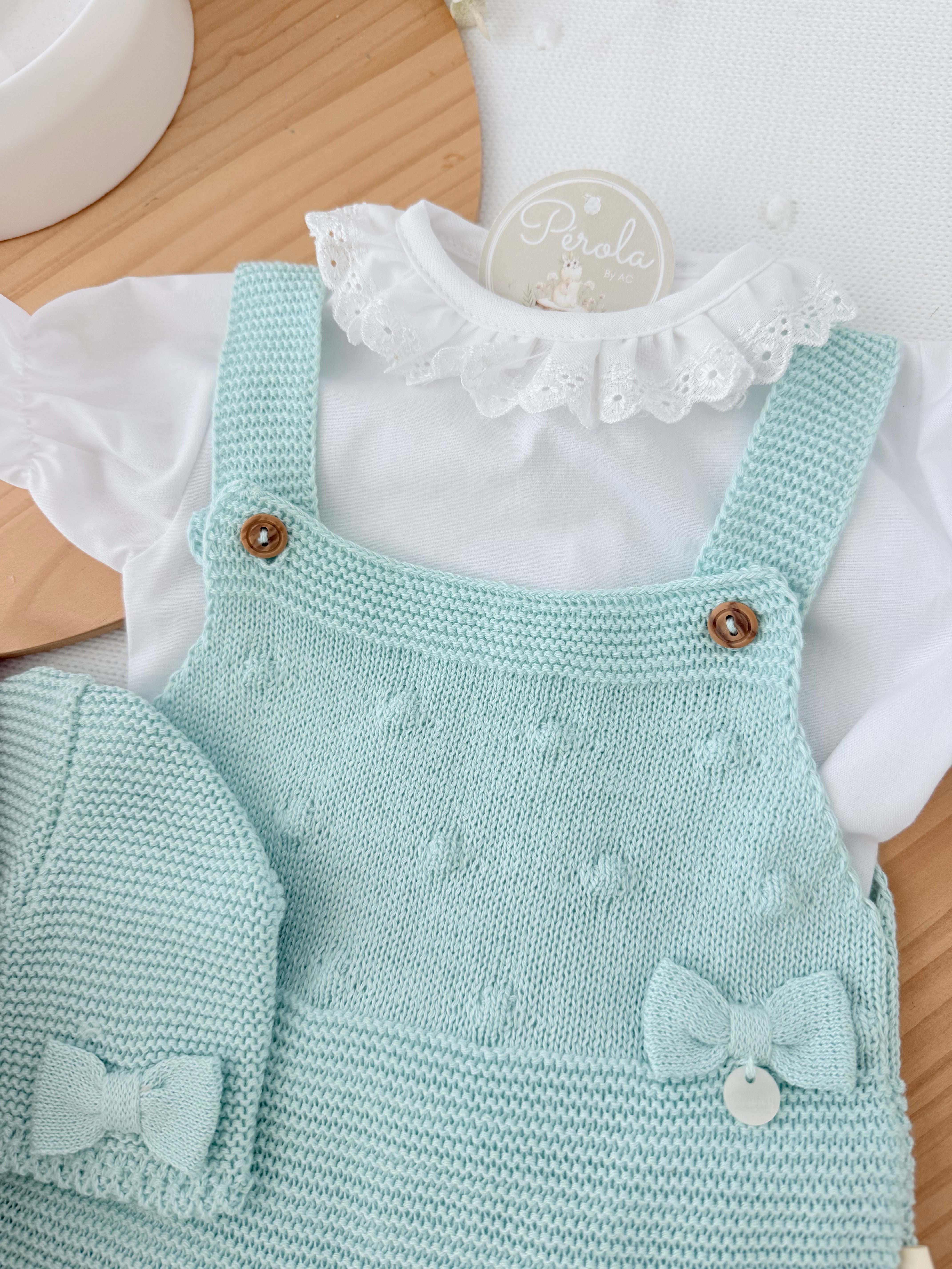 Fofo, blusa gola rendonda e gorro