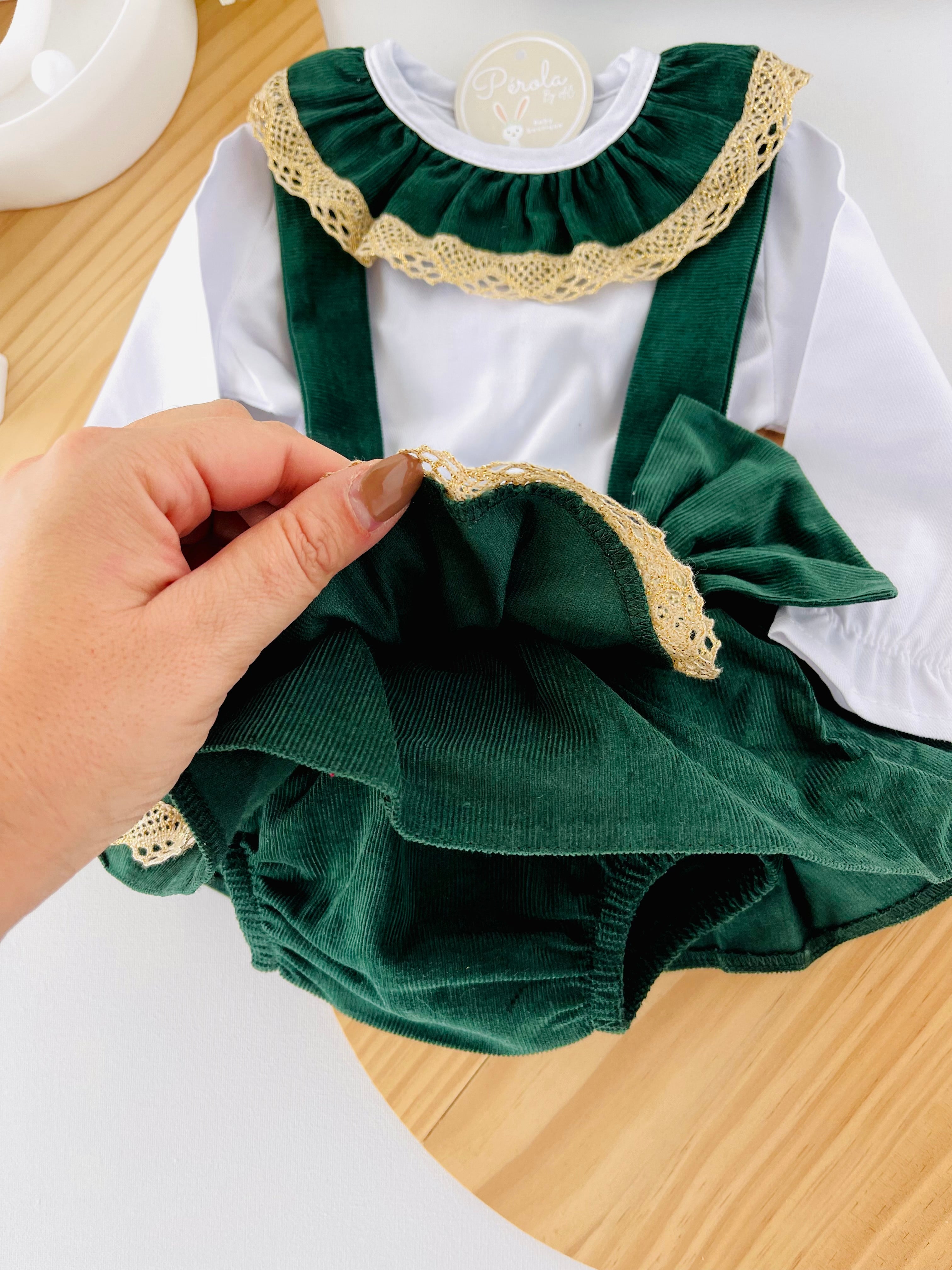 Conjunto renda dourada: blusa e saia com alças