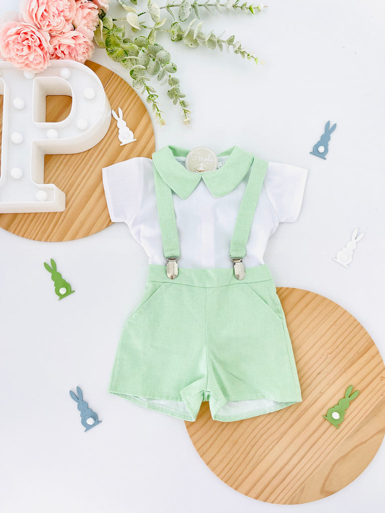 Conjunto cerimónia: calções com suspensórios e camisa de manga curta