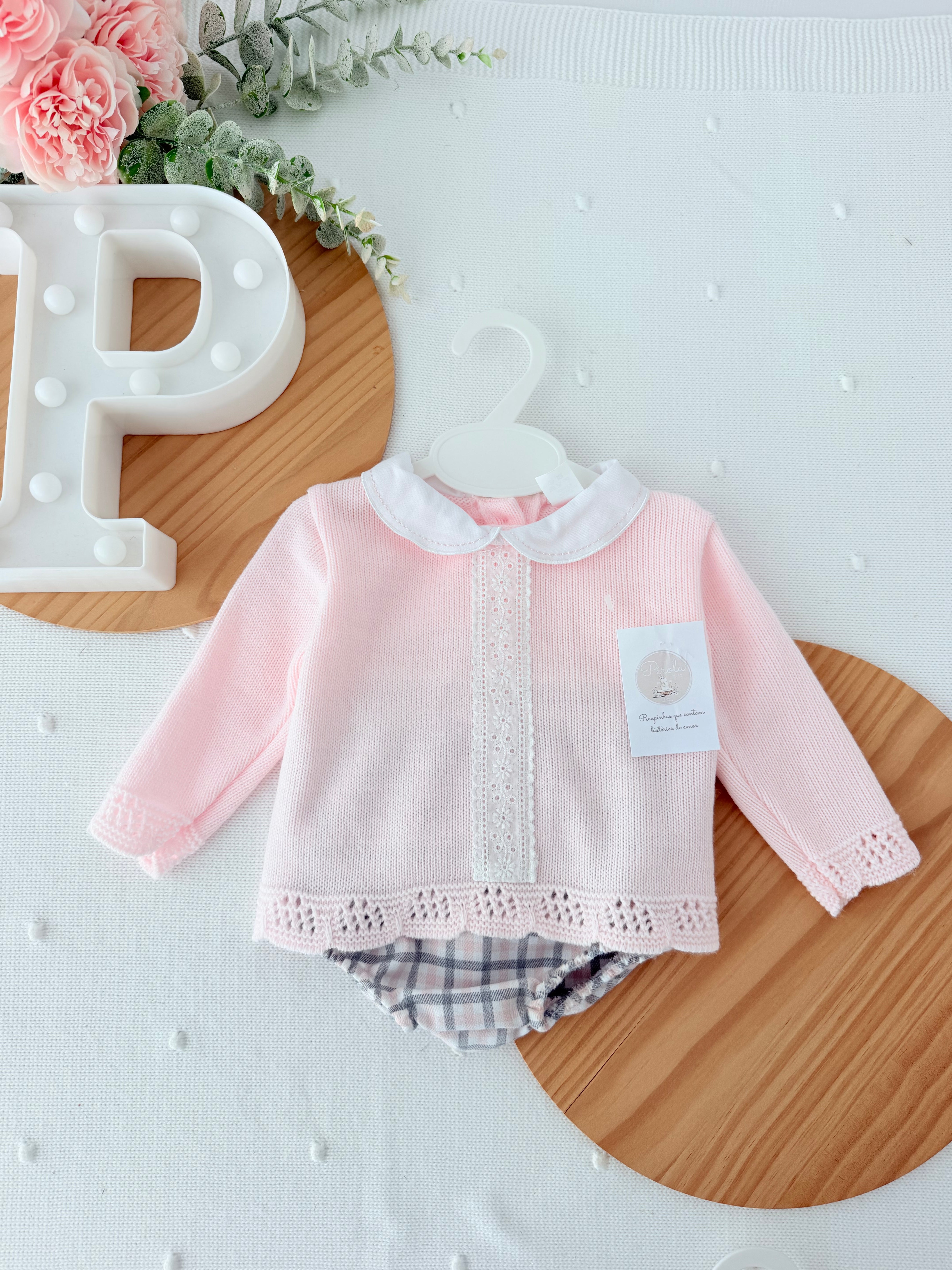 Conjunto rosa e xadrez: camisola e tapa fraldas 1/3M