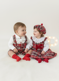 Conjunto menino xadrez vermelho e verde: Calções com alças e camisa