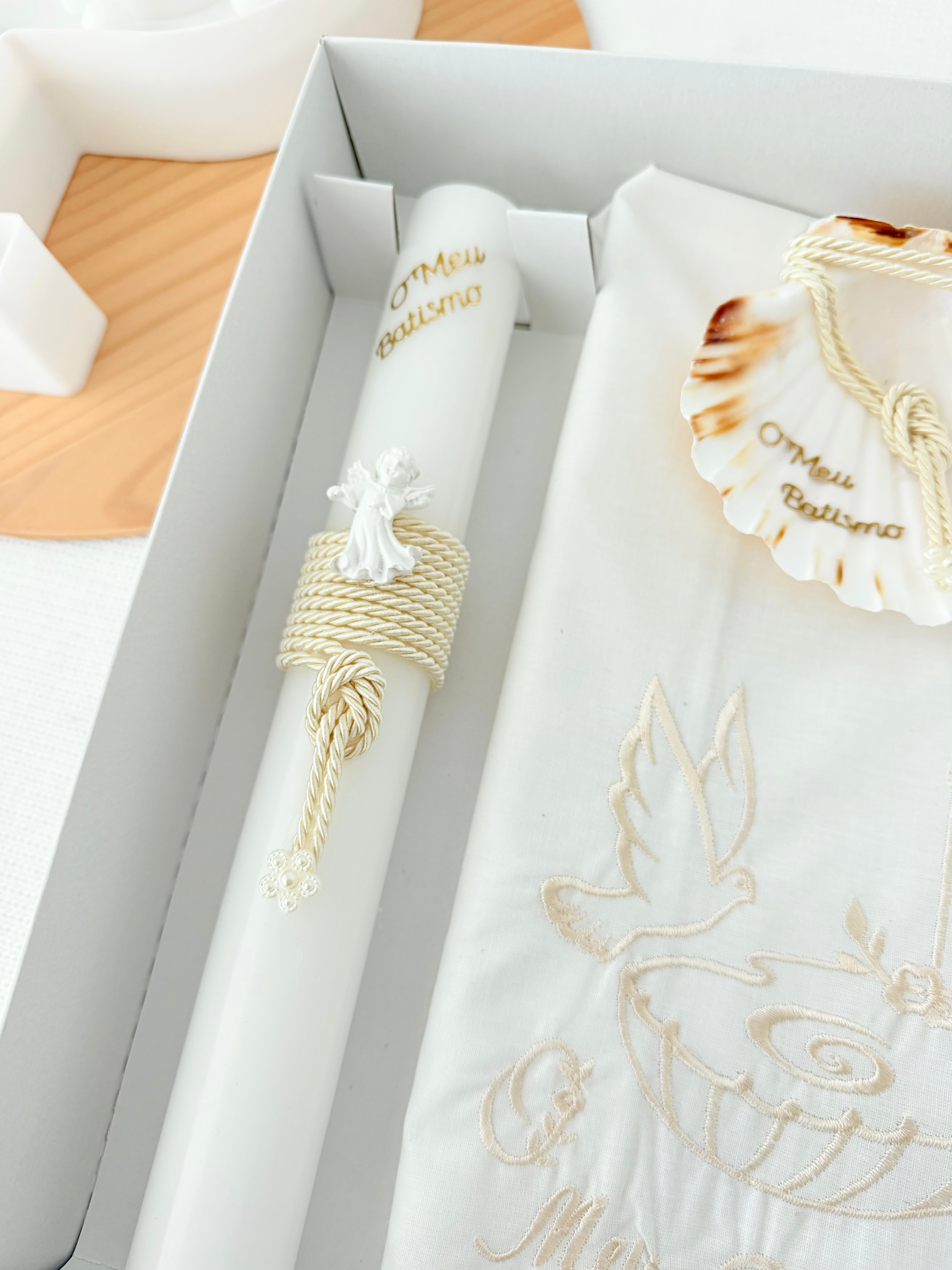 Conjunto para Batizado: vela, toalha e concha Batizado Pomba