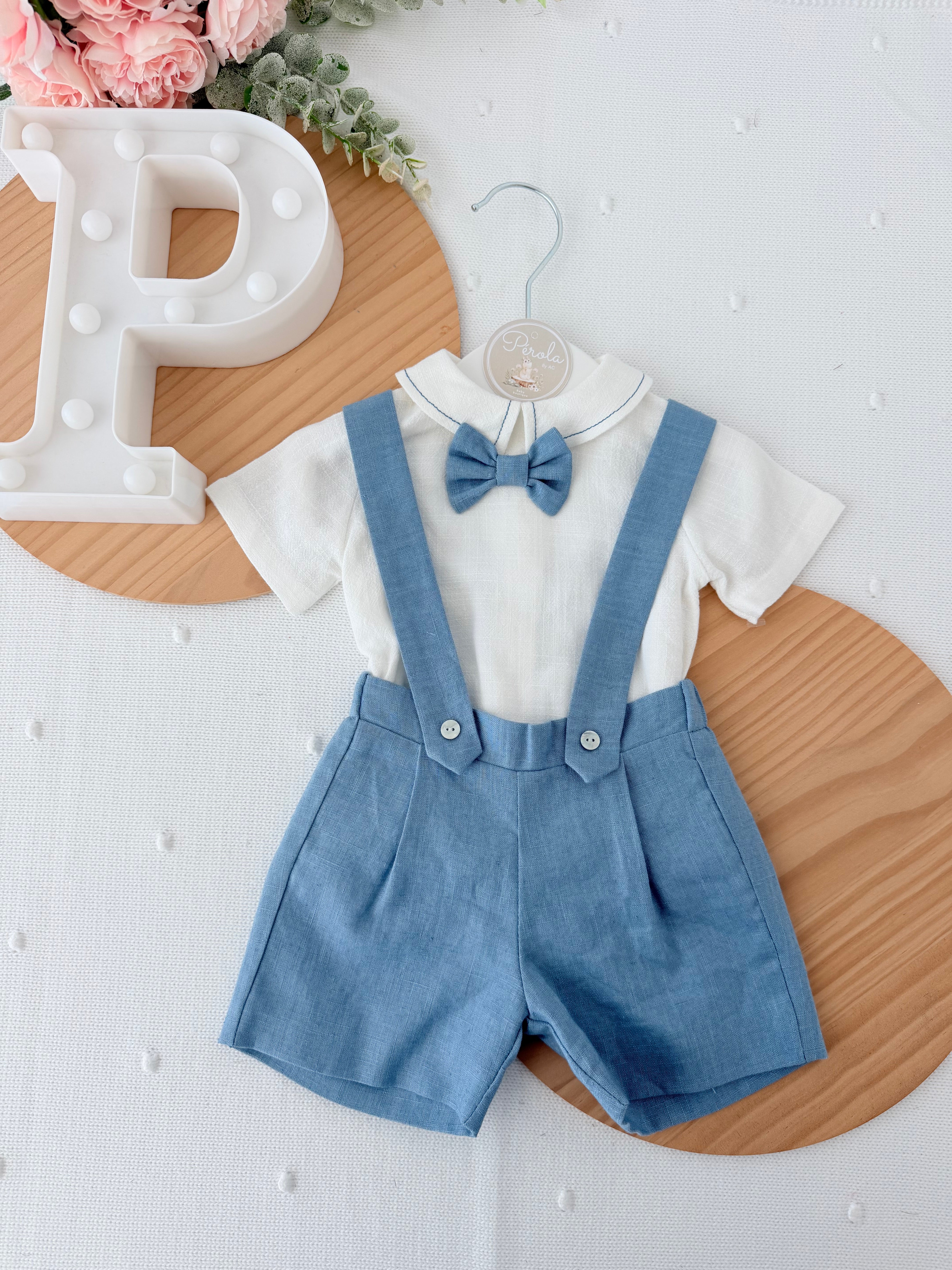 Conjunto especial cerimónia para menino: calções, camisa e laço