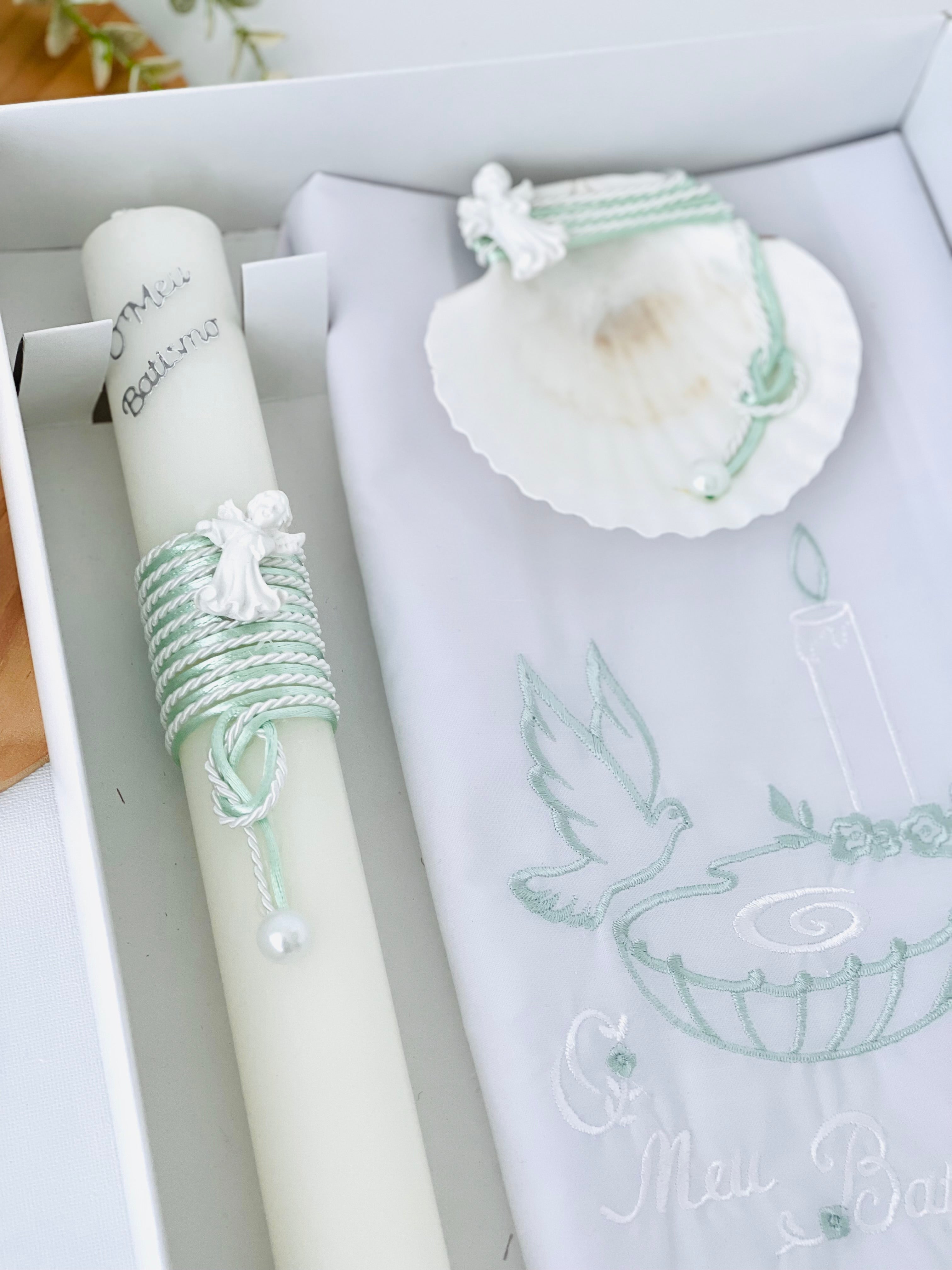 Conjunto para Batizado: vela, toalha e concha Batizado Pomba