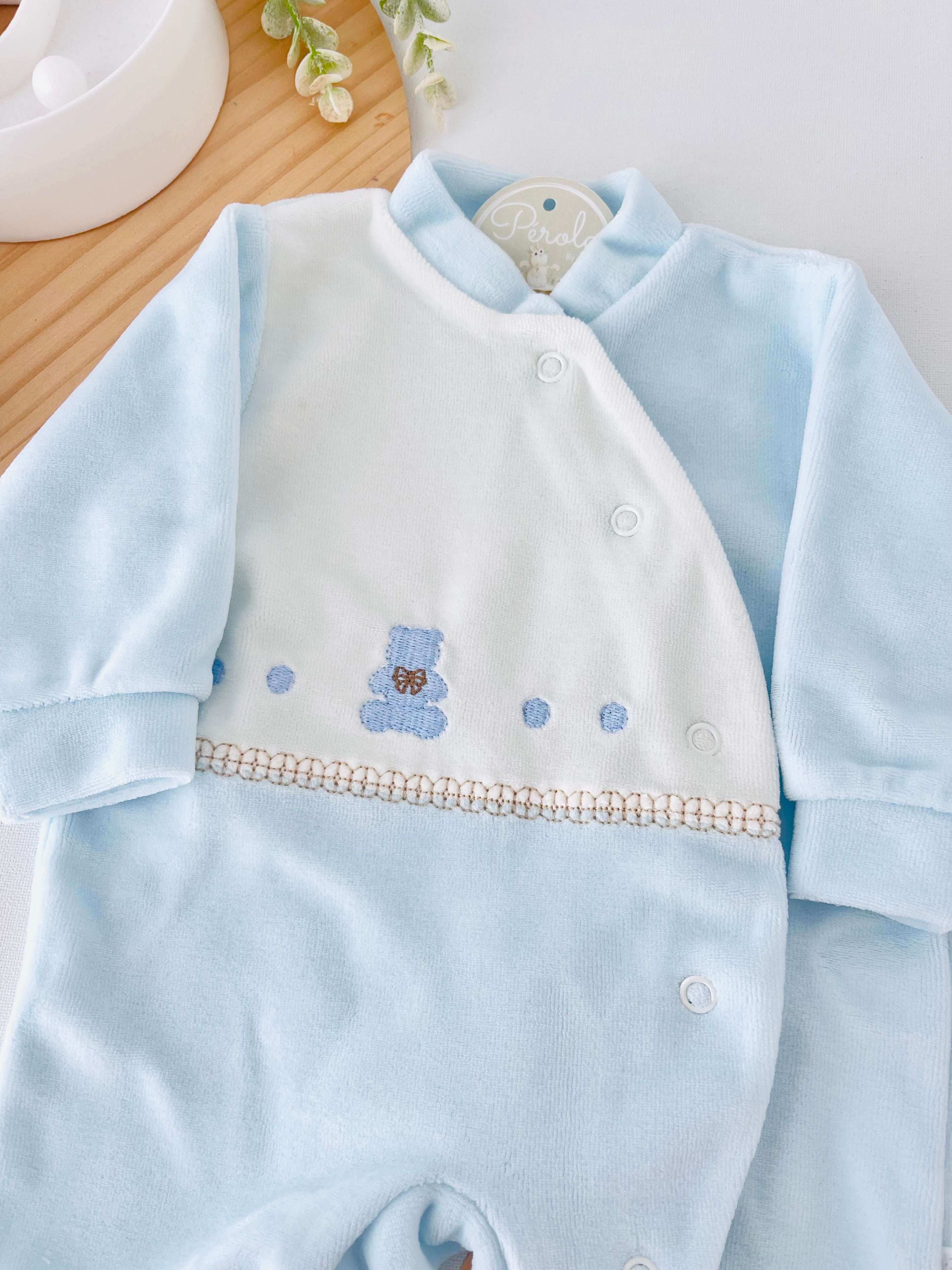 Babygrow azul em veludo para menino