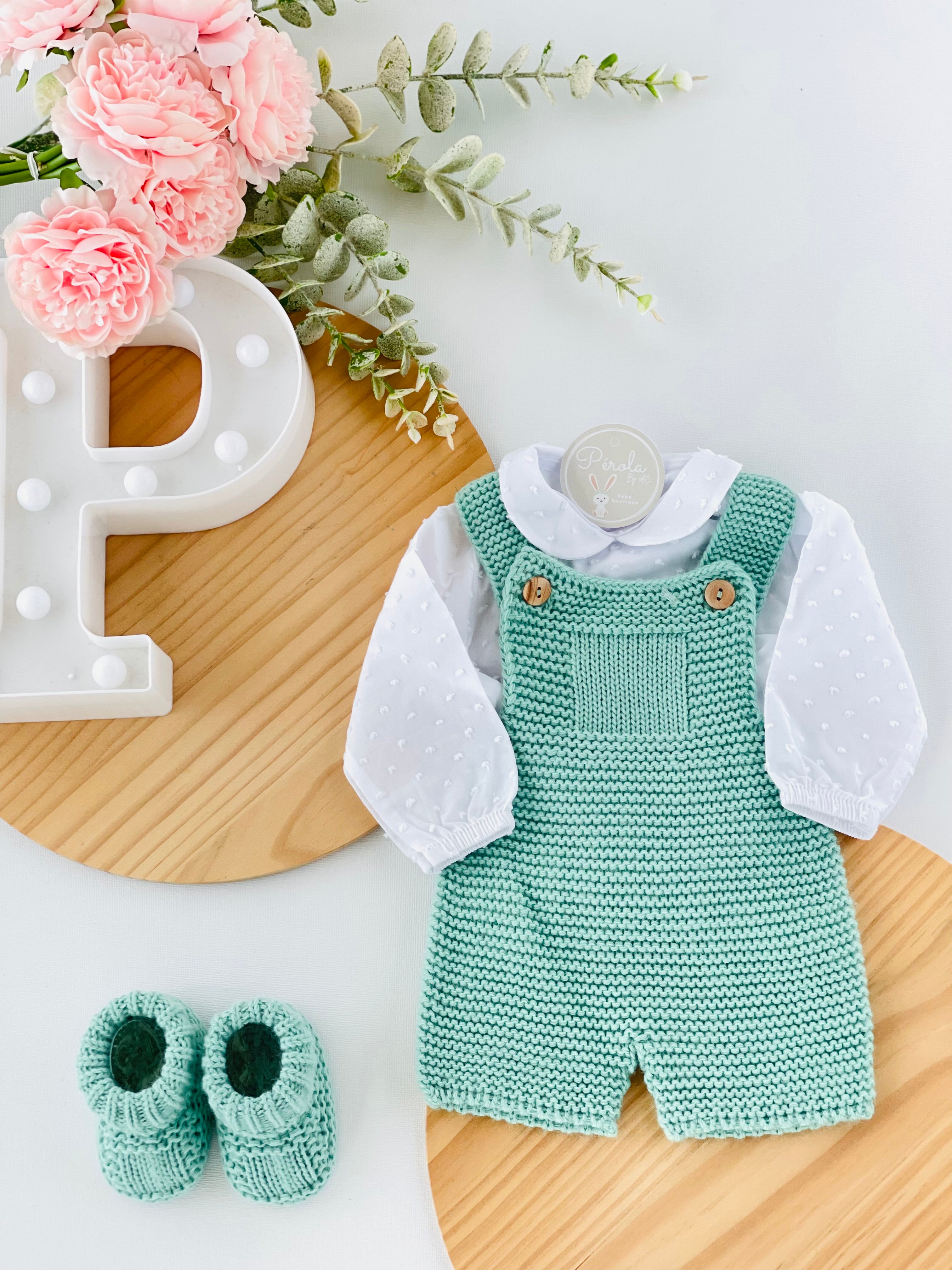 Conjunto neutro: Fofo, camisa e carapins