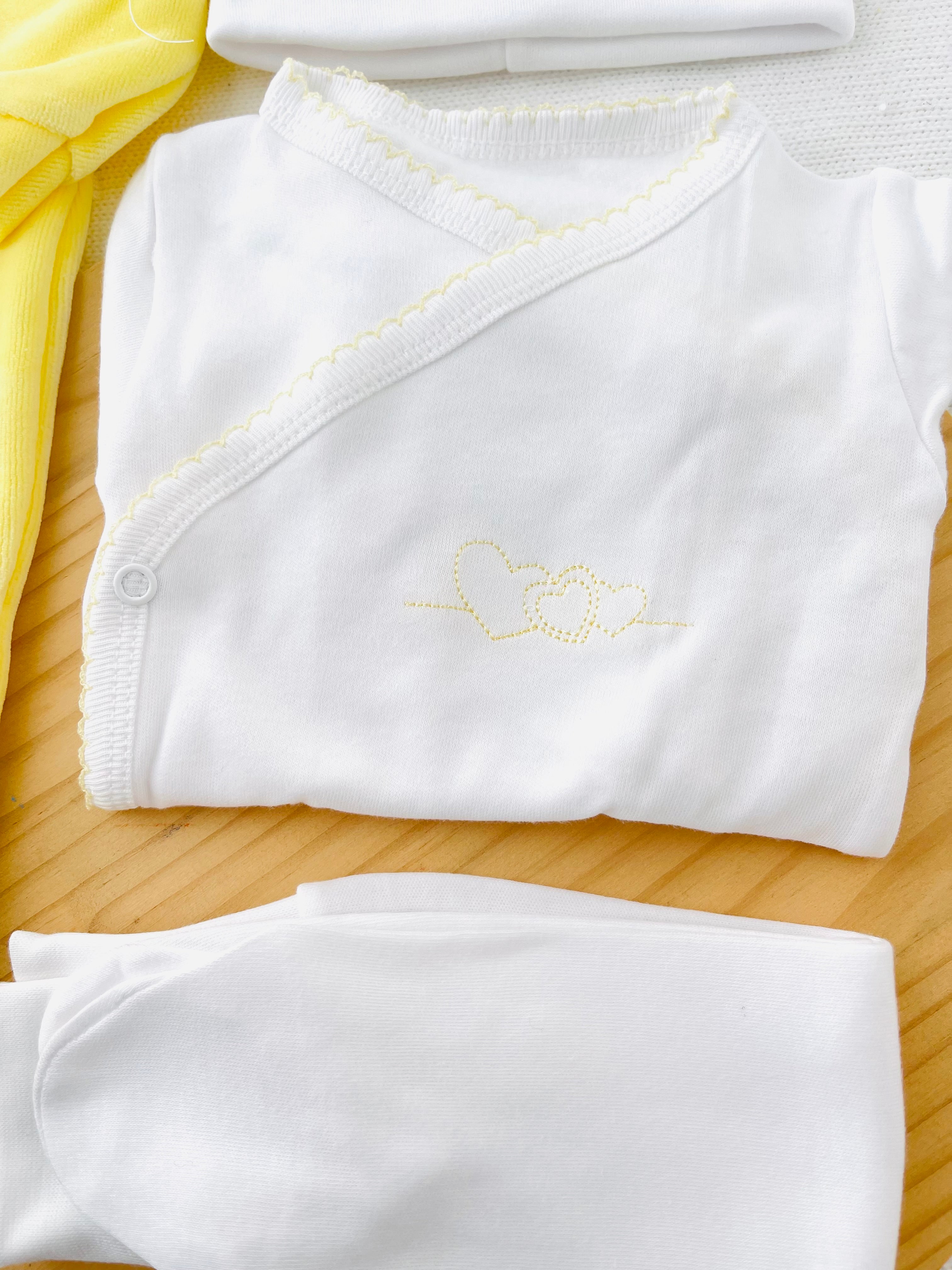 Conjunto A minha primeira roupinha em amarelo