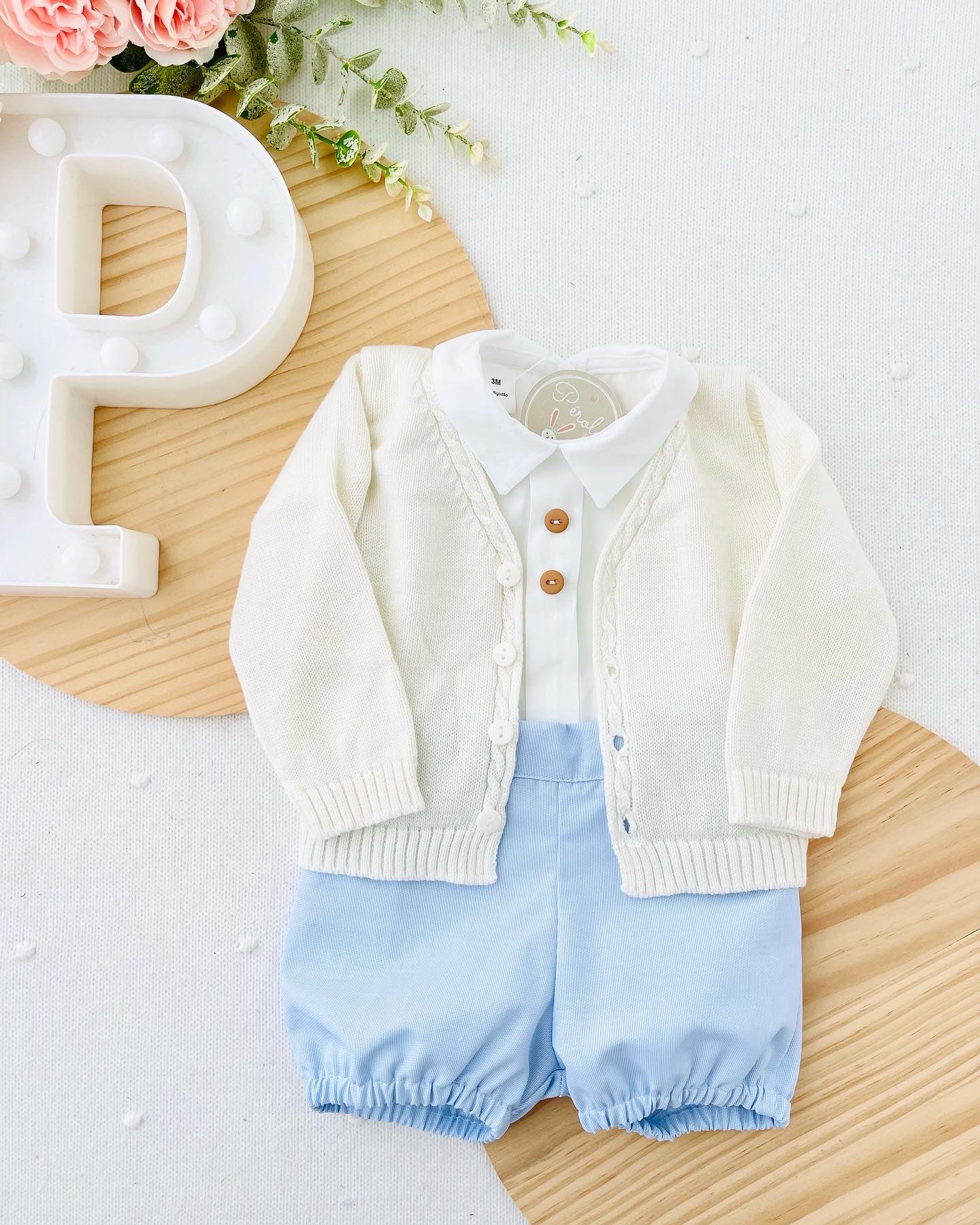 Conjunto: calções e camisa