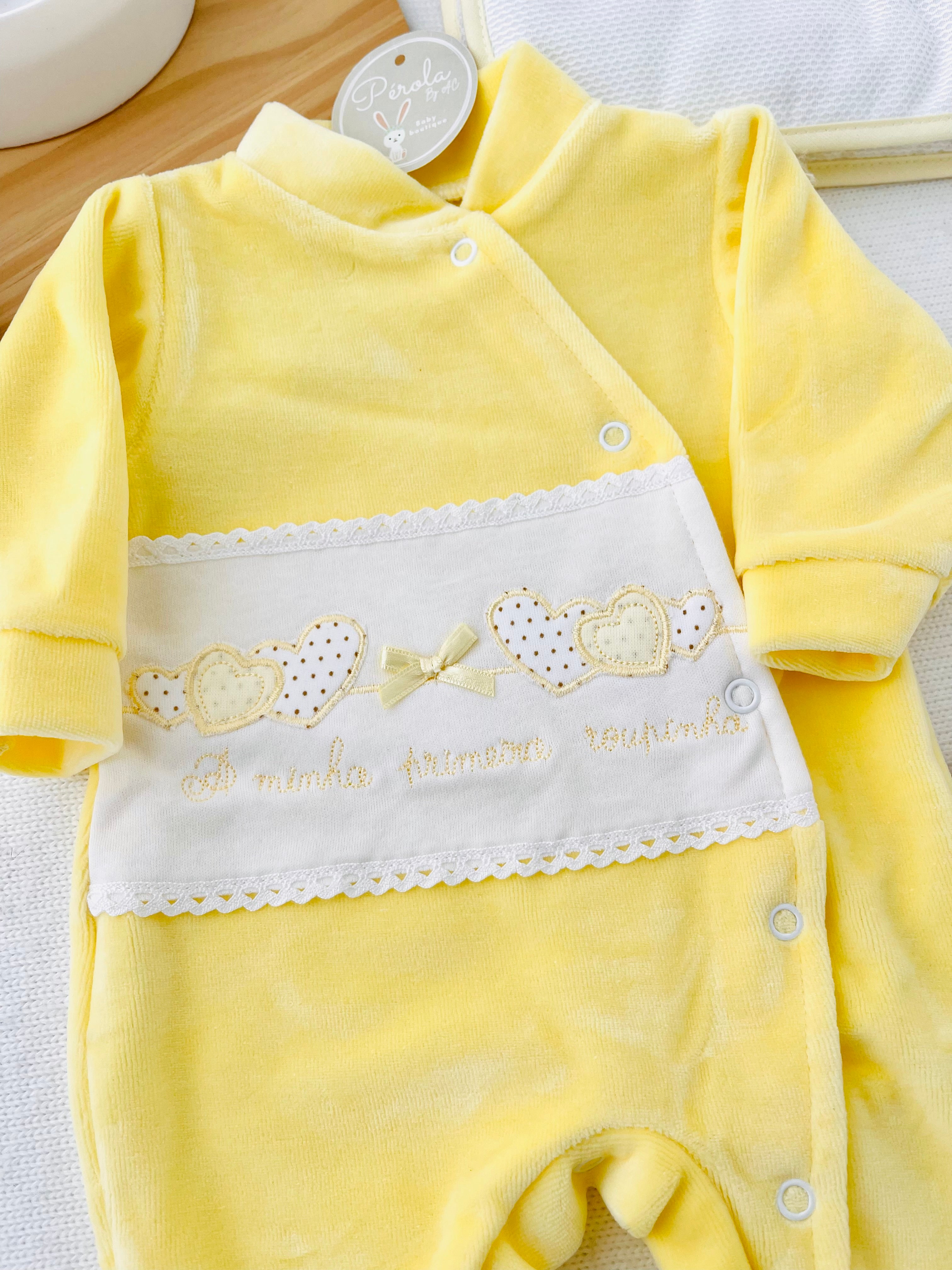 Conjunto A minha primeira roupinha em amarelo