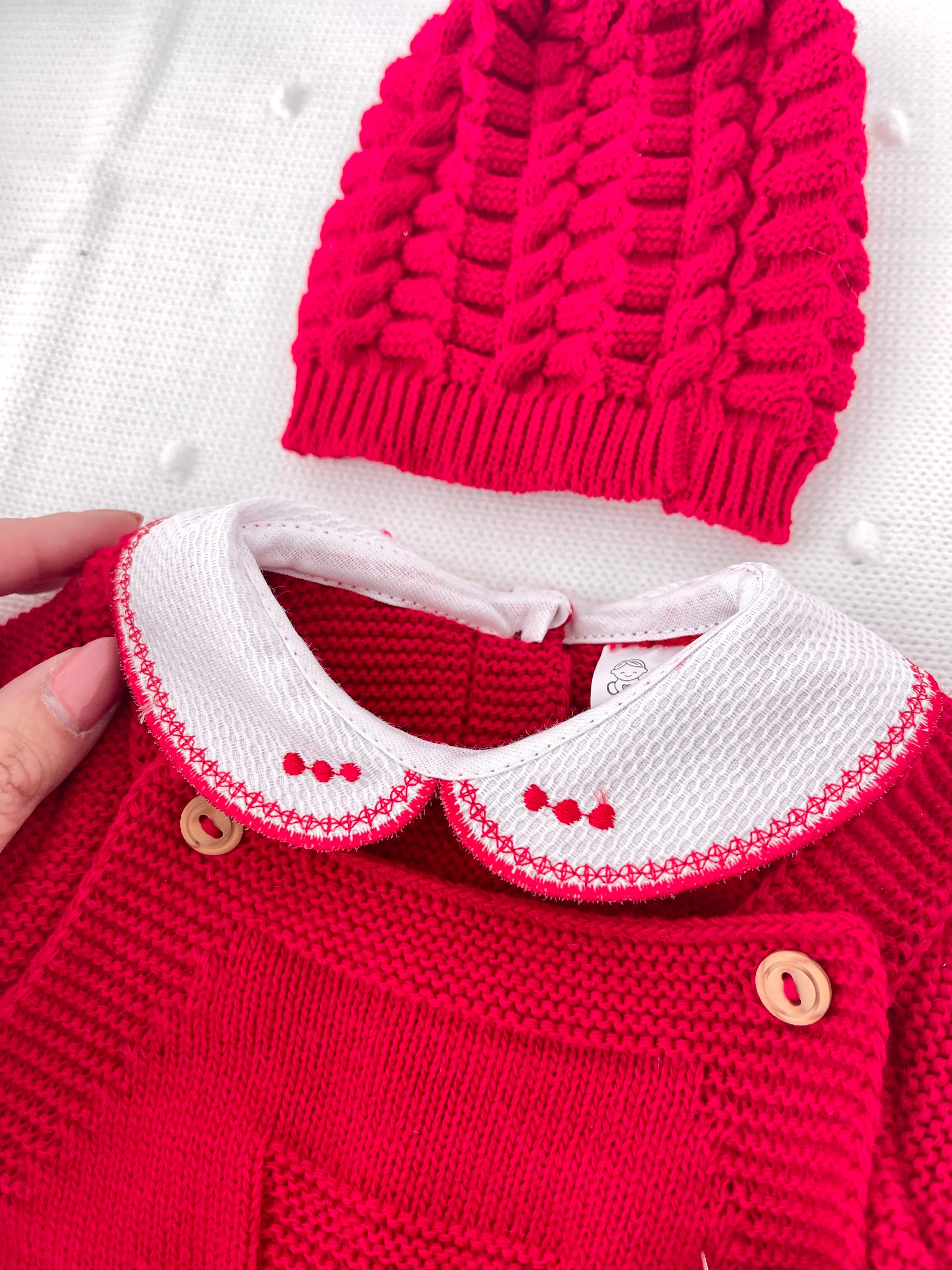 Saída de maternidade Aconchego 4 peças: casaco, jardineiras, camisola e gorro