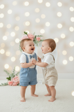 Conjunto especial cerimónia para menino: calções, camisa e laço