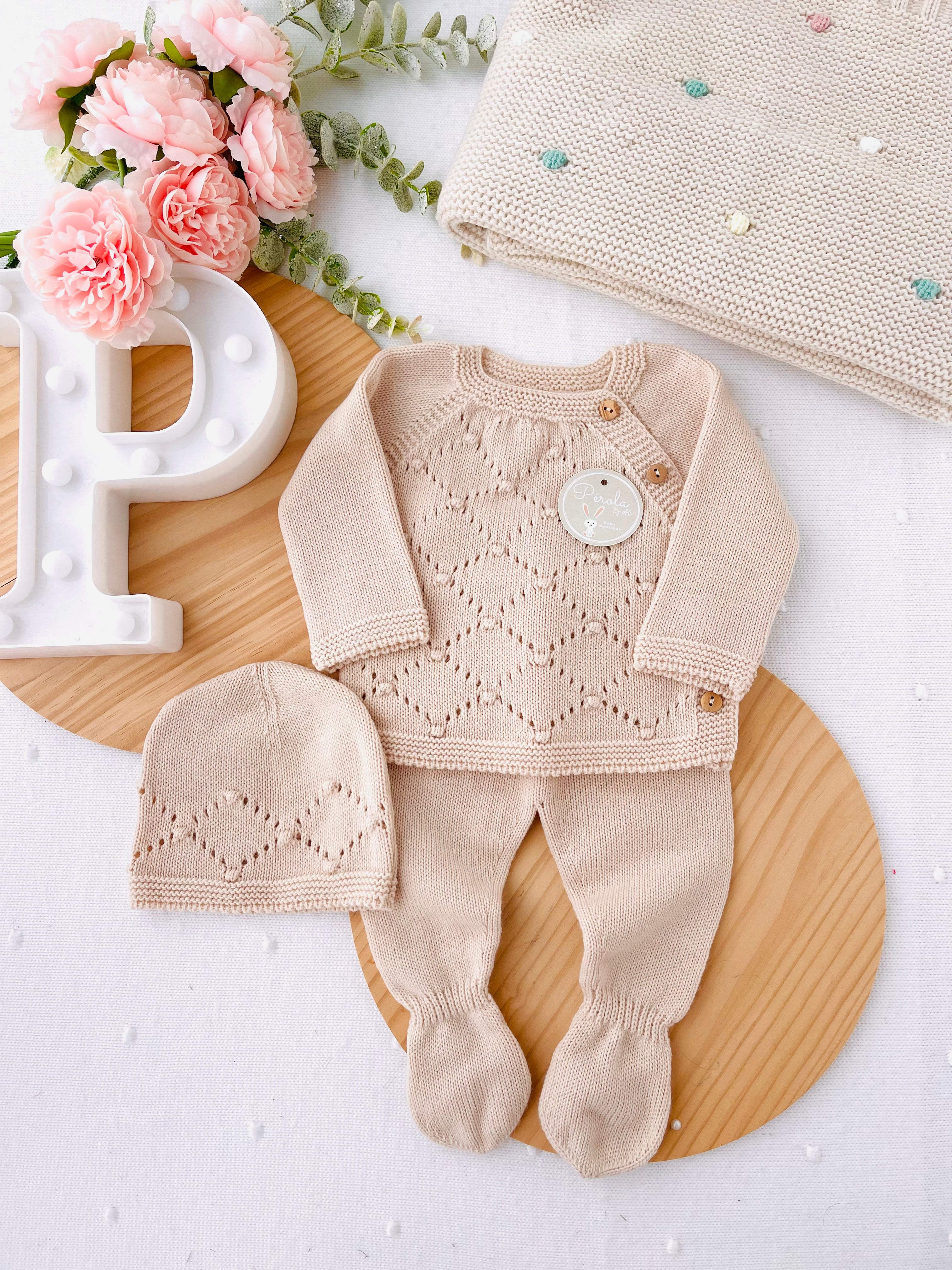 Conjunto malha bolinhas: camisola, calças e gorro- Outono/Inverno. 3/6M