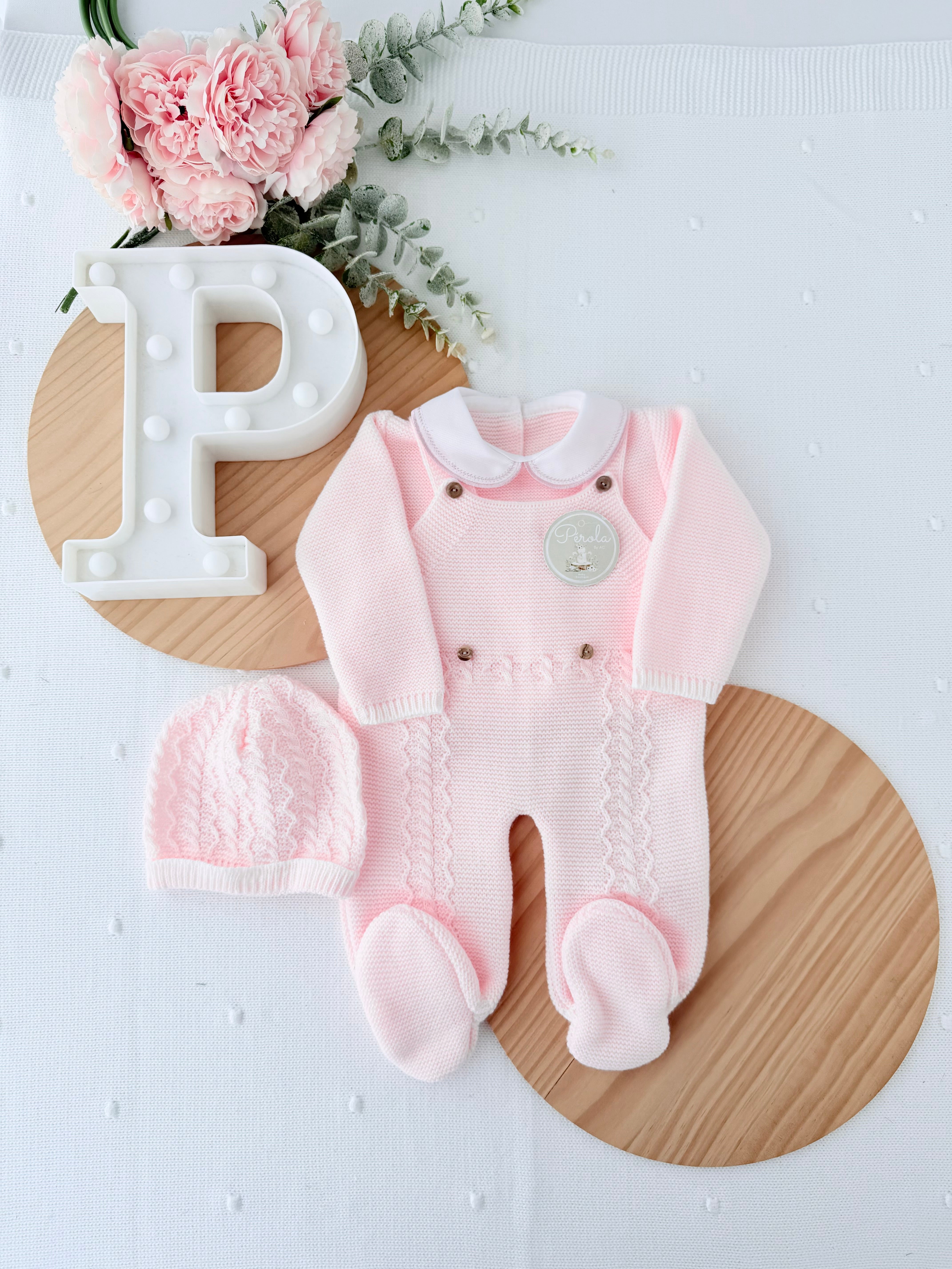 Conjunto ROSA : jardineiras, camisola e gorro malha quentinha