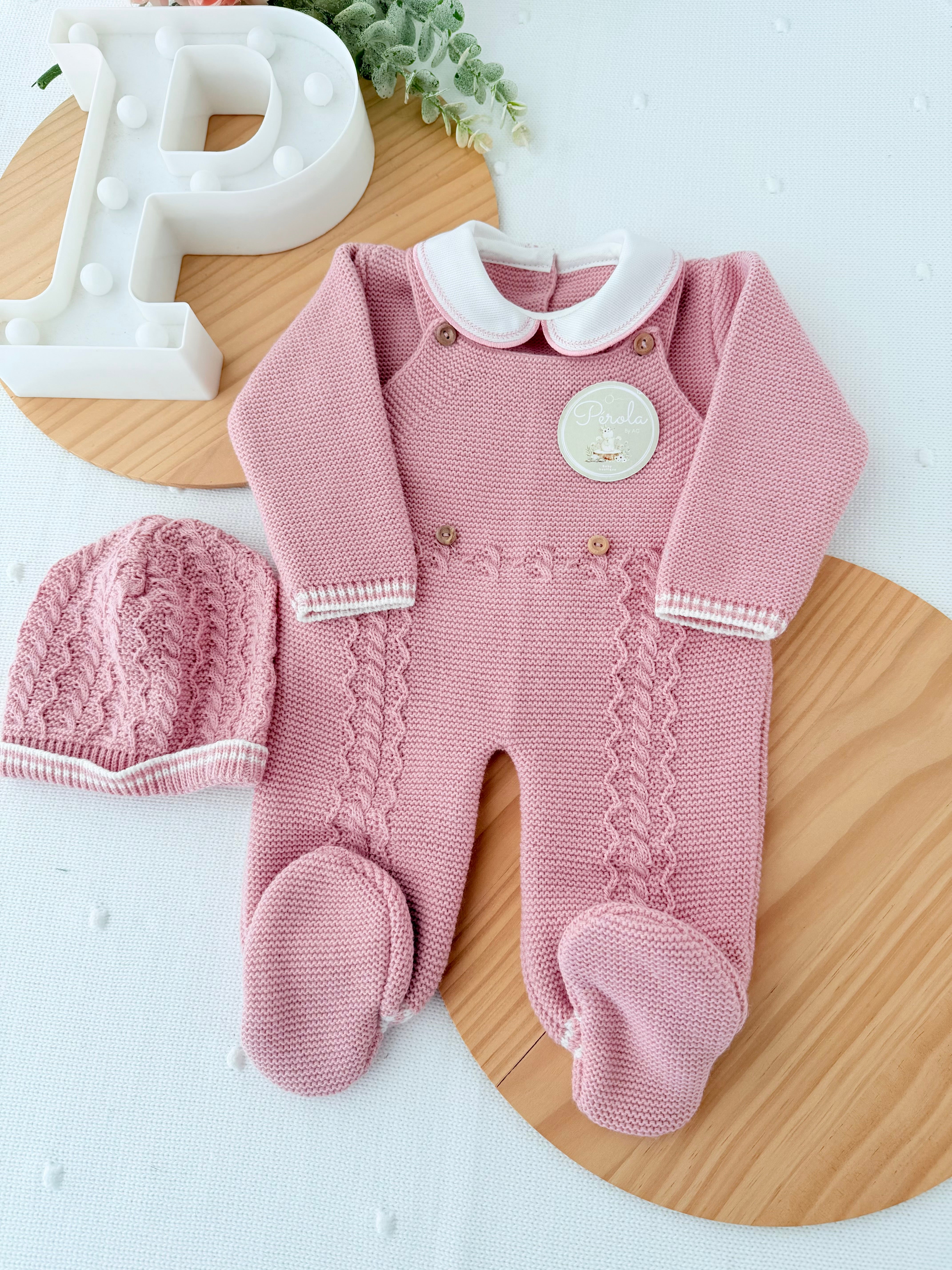 Conjunto rosa velho  : jardineiras, camisola e gorro malha quentinha