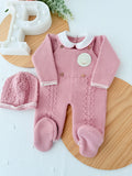 Conjunto rosa velho  : jardineiras, camisola e gorro malha quentinha