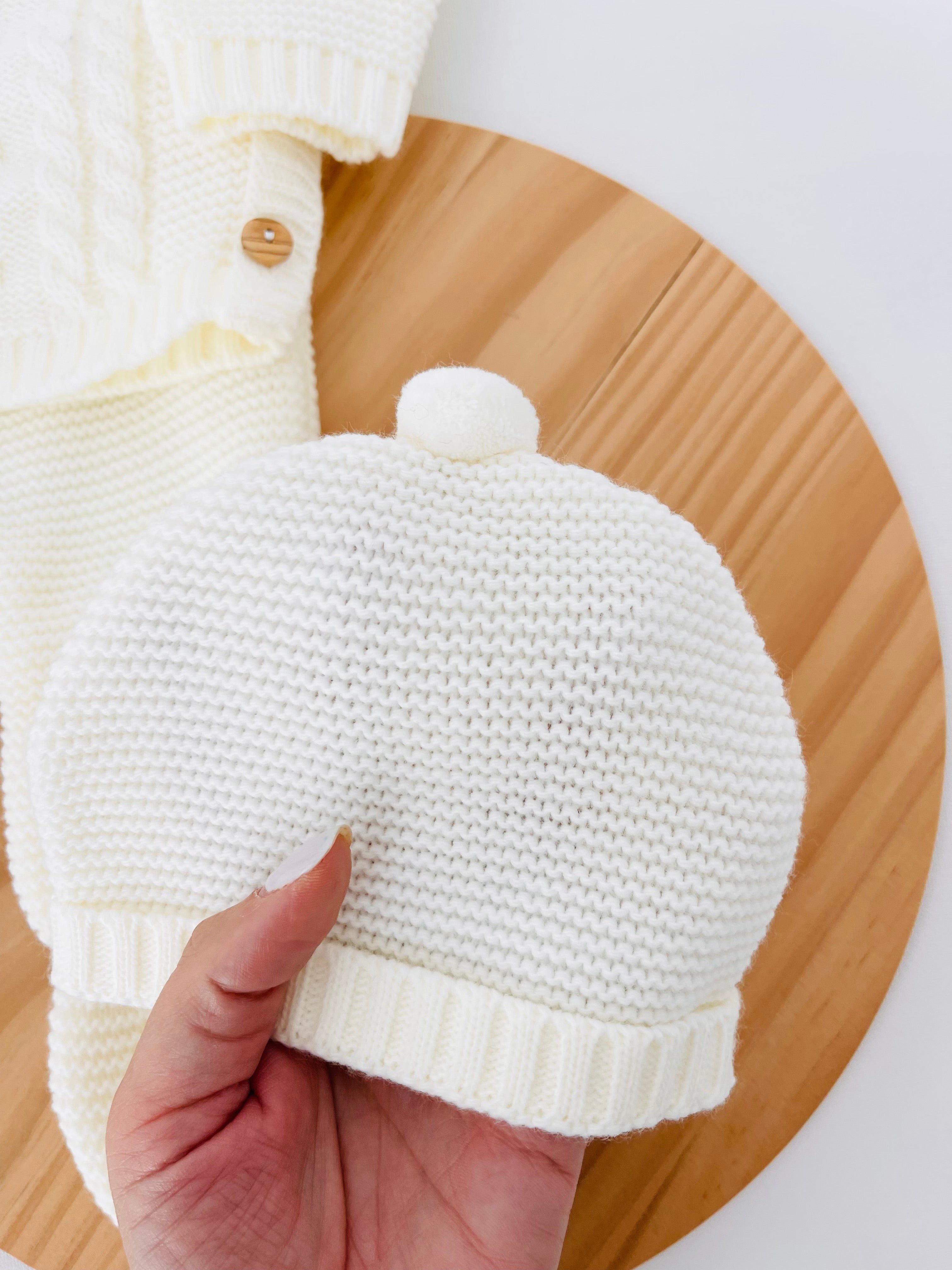 Conjunto pérola : camisola, calças e gorro Outono/Inverno