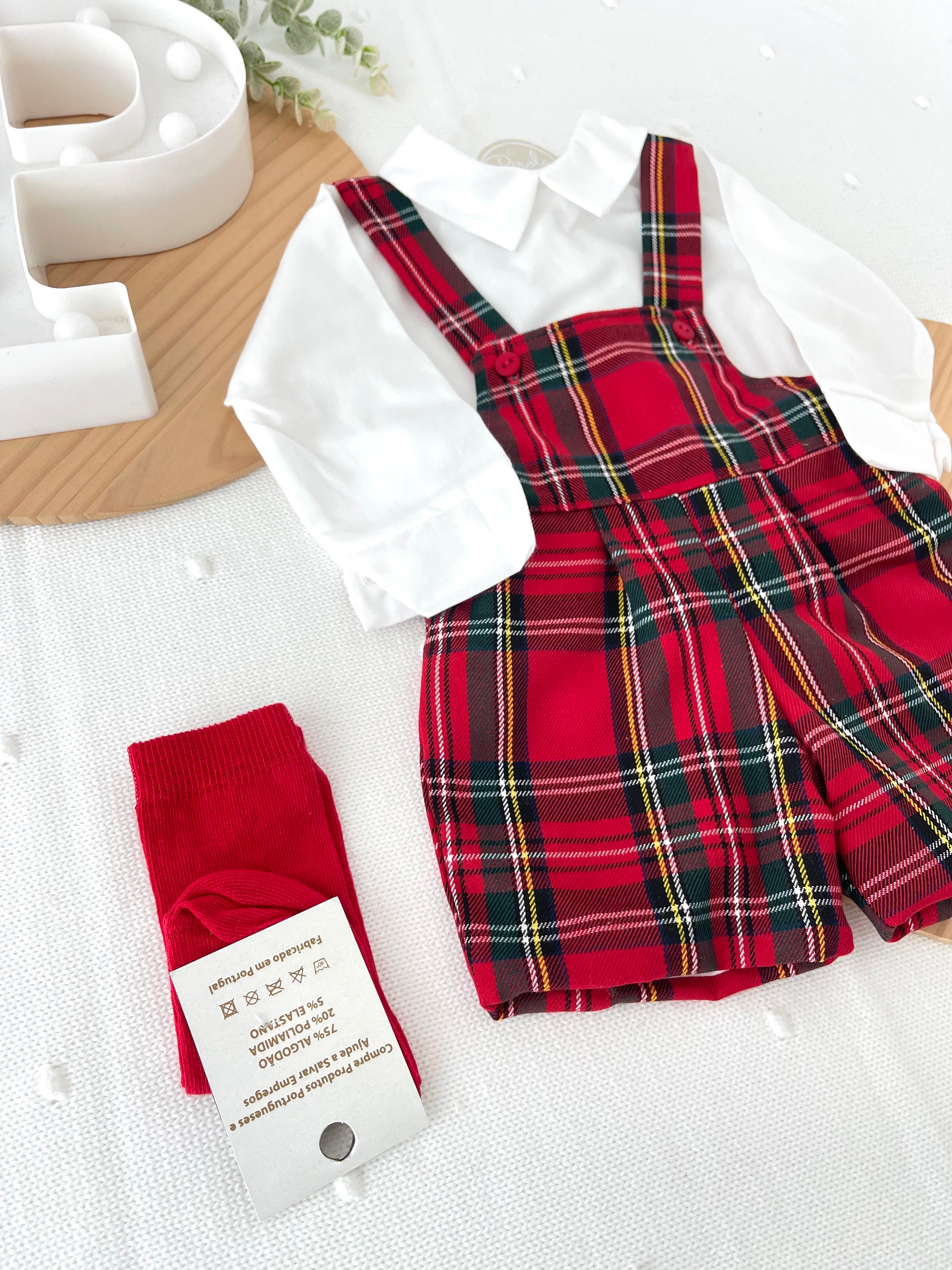Conjunto Menino Tartan Vermelho e Preto - Jardineiras Calções e Camisa