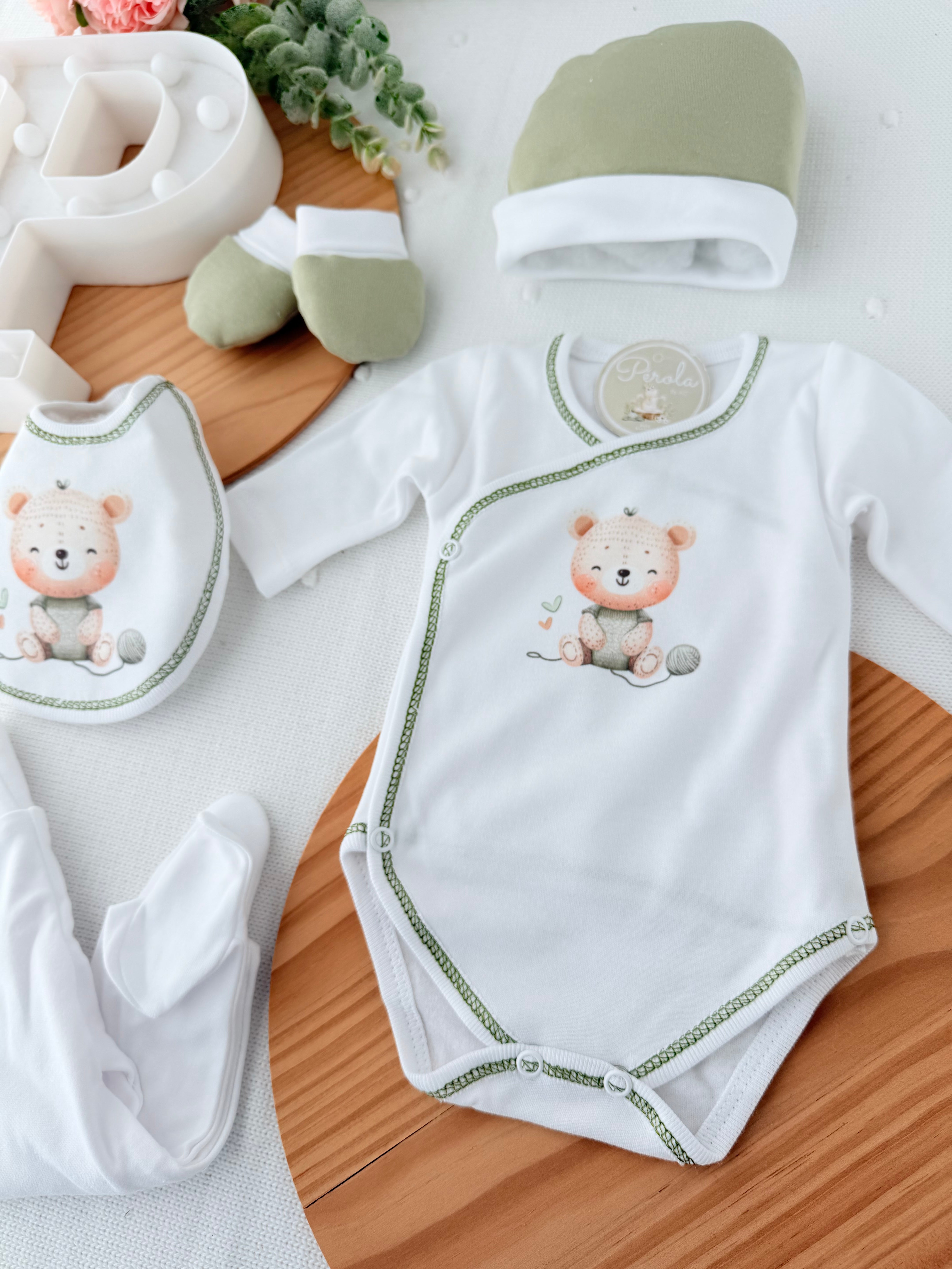 Pack Novelo com carda : camisola, calças, gorro, luvas e babete