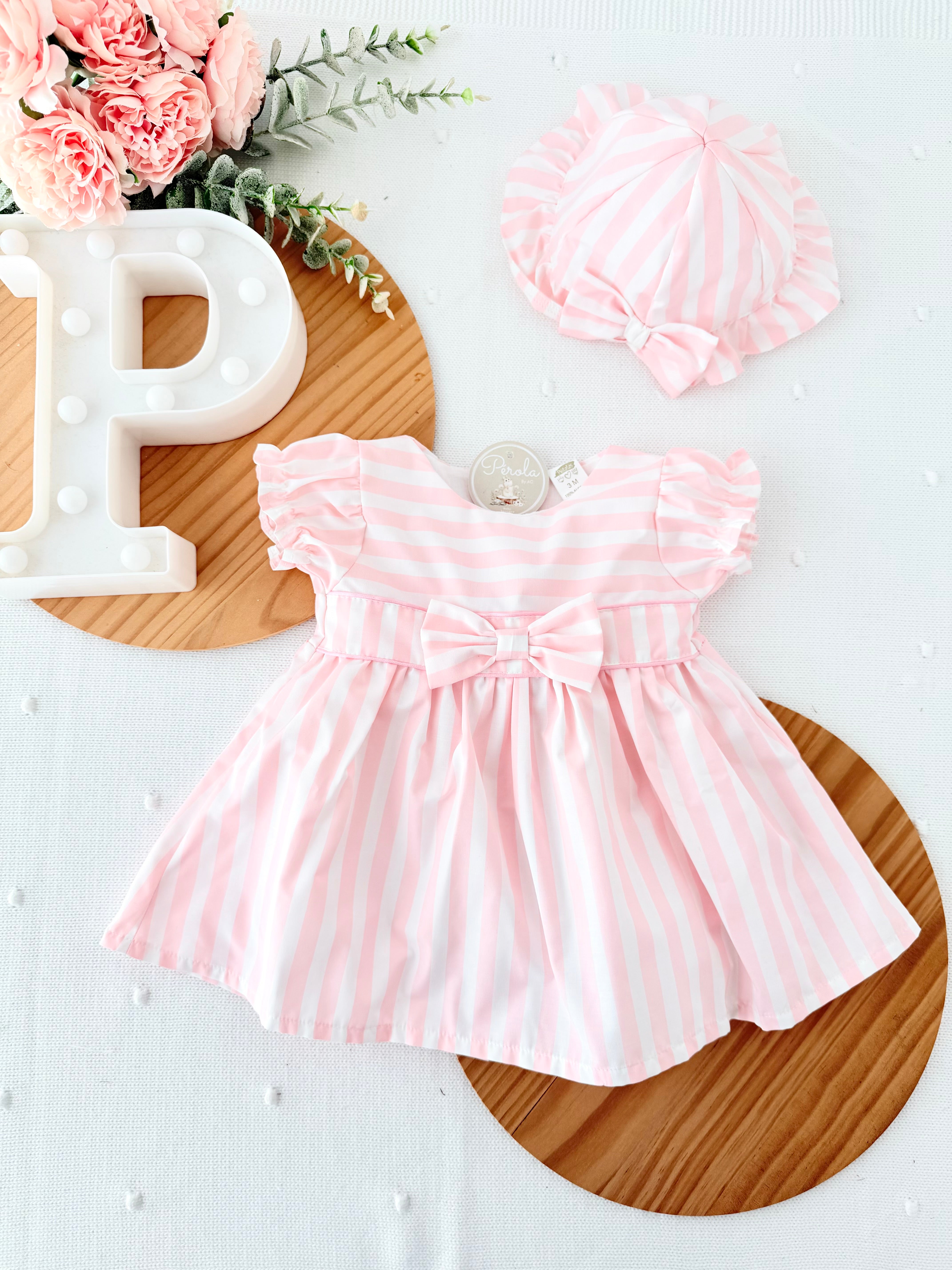 Vestido e chapéu riscas