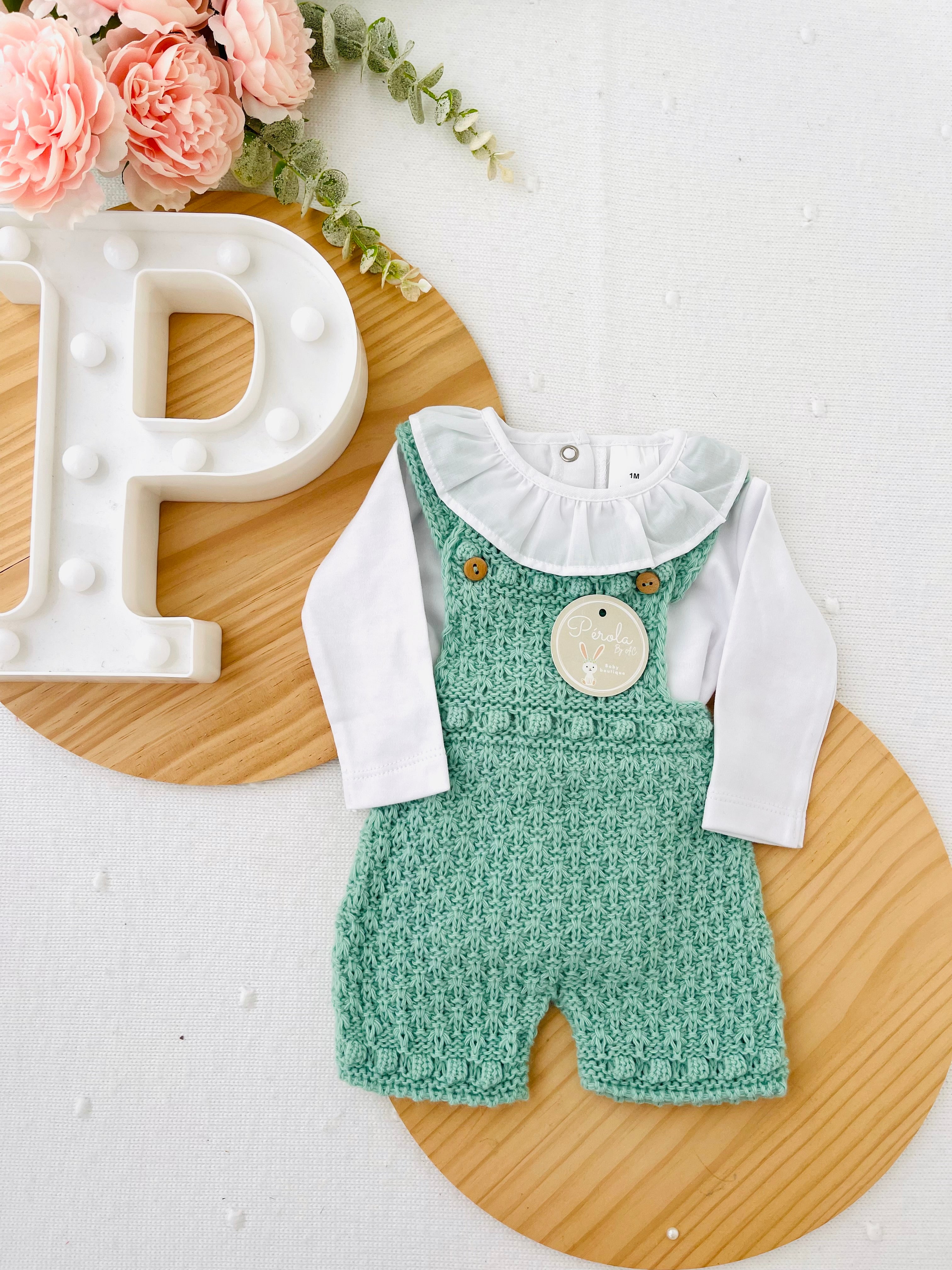 Jardineiras e Body com gola redonda e carda por dentro