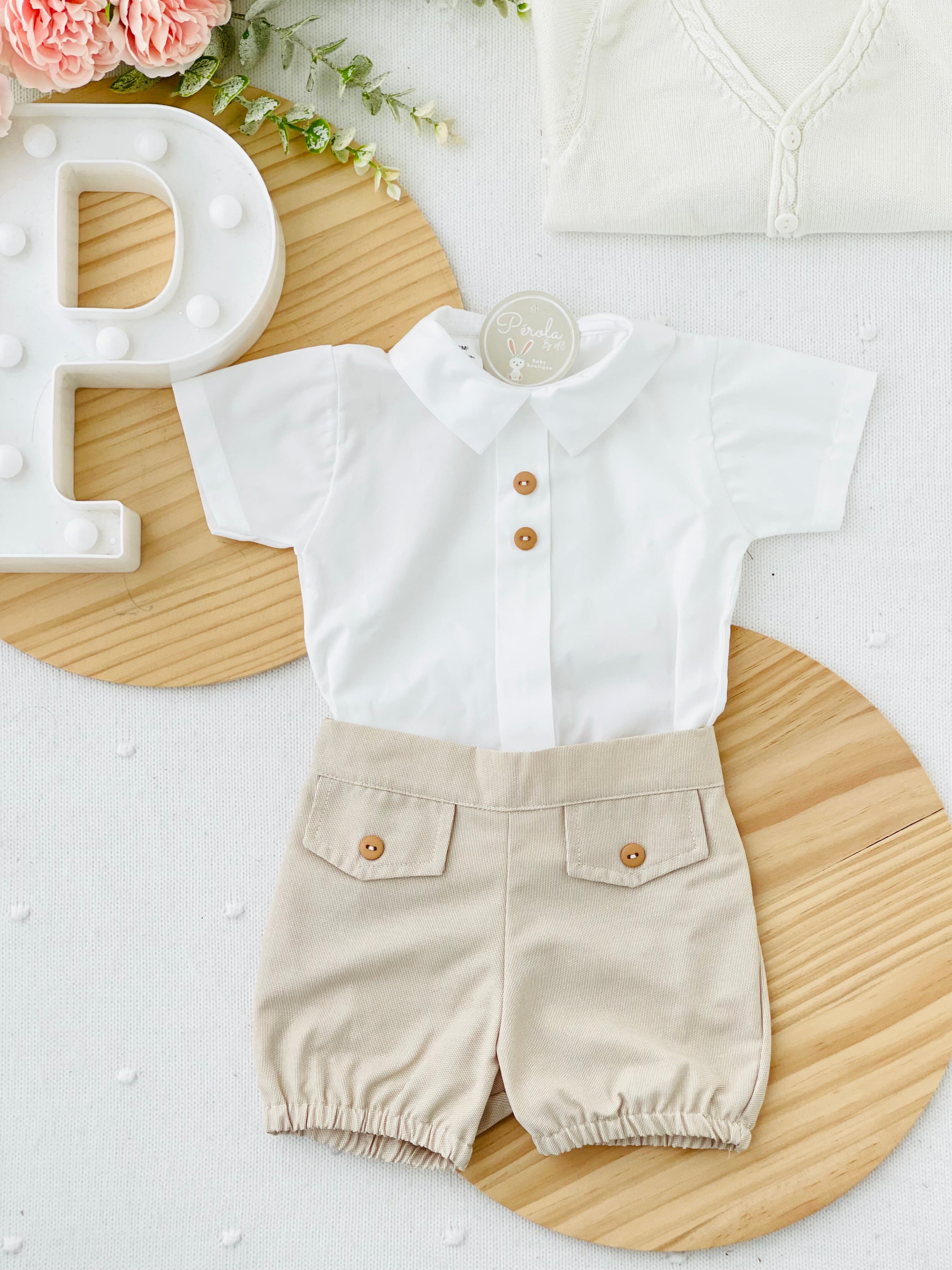 Conjunto: calções e camisa