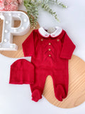 Saída de maternidade vermelho unissexo: jardineiras, camisola e gorro