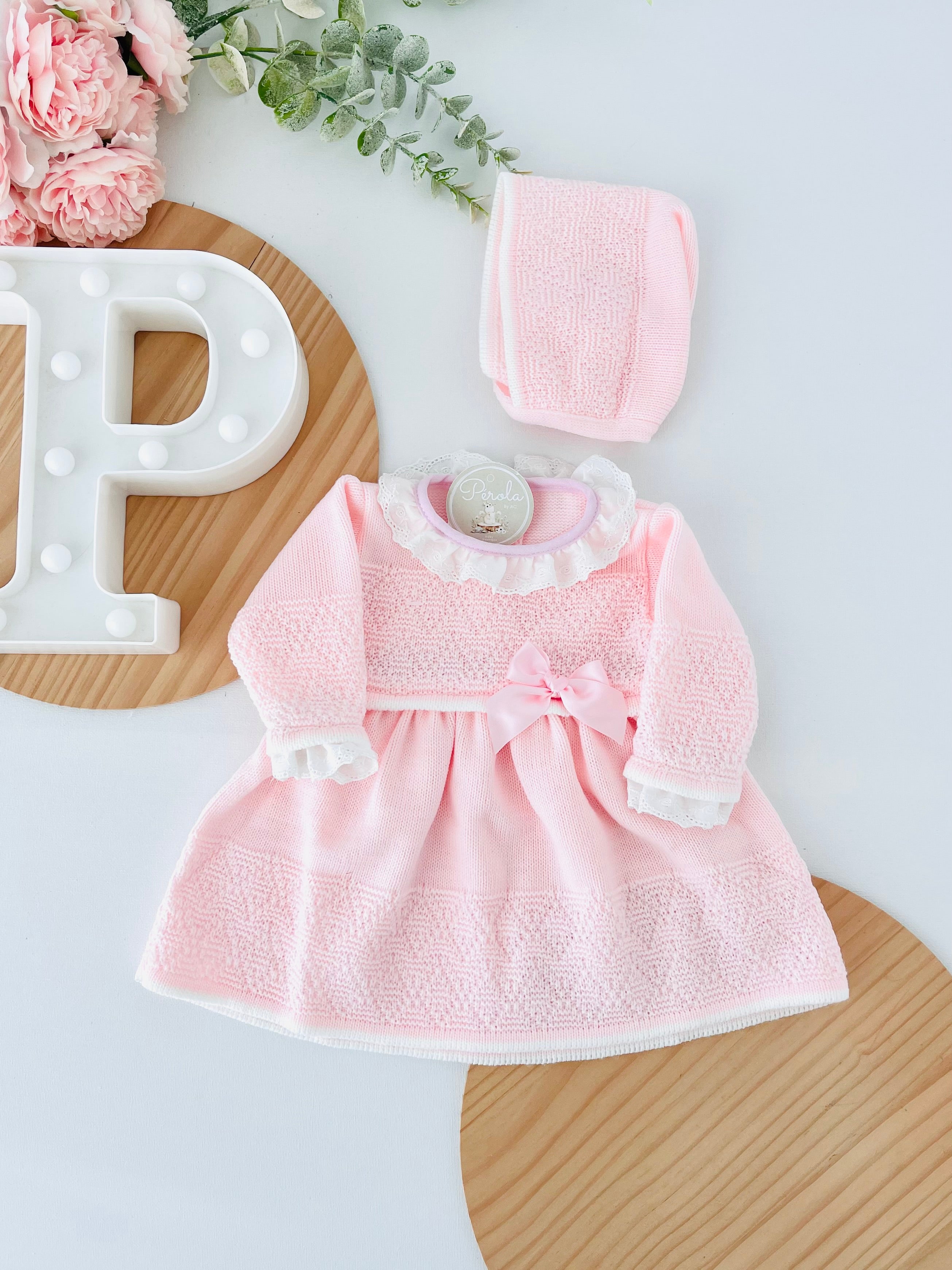 Vestido e touca Rosa