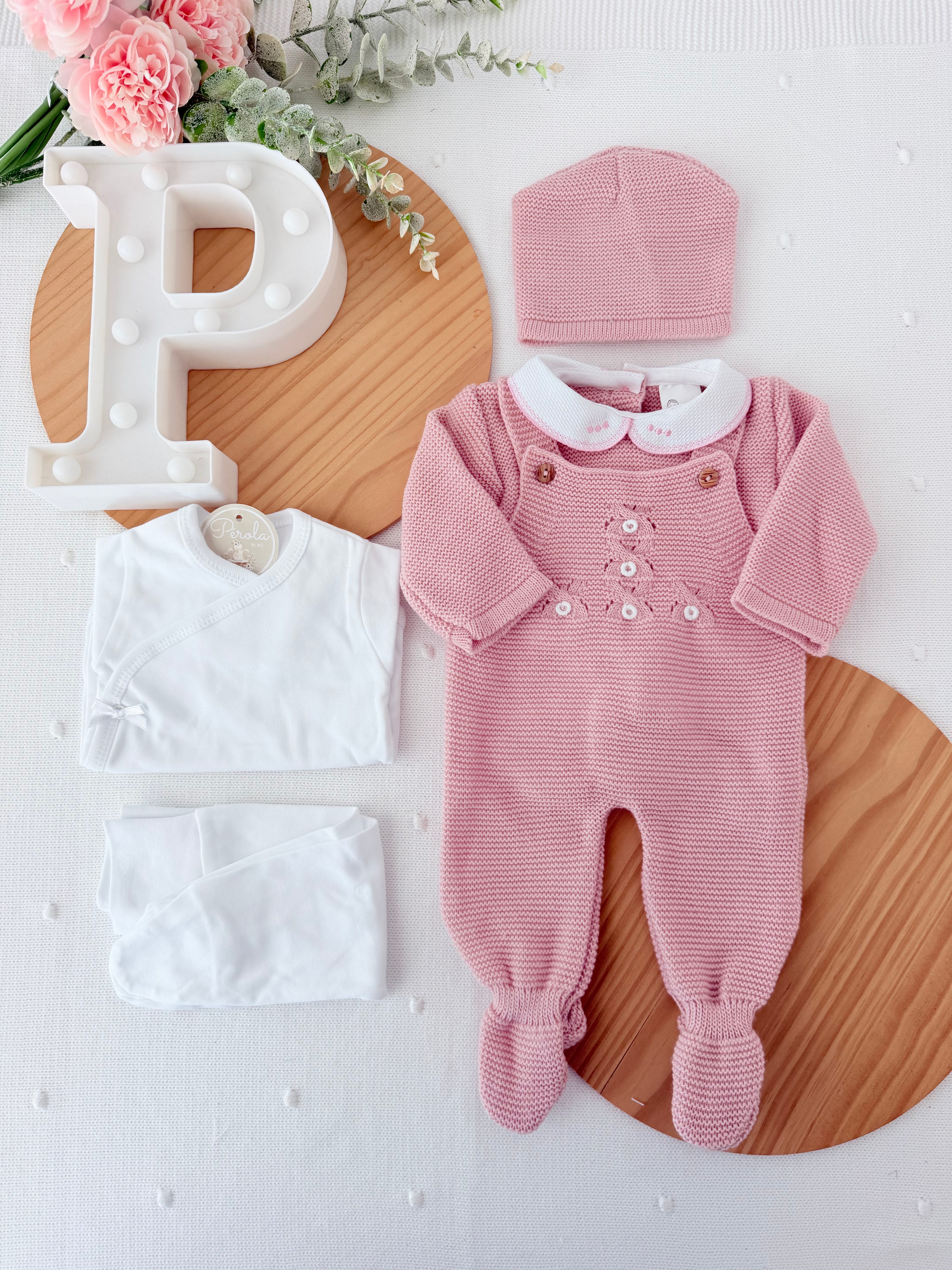 Pack saída de maternidade Rosa velho  5 peças: body, calças, jardineiras, camisola e gorro