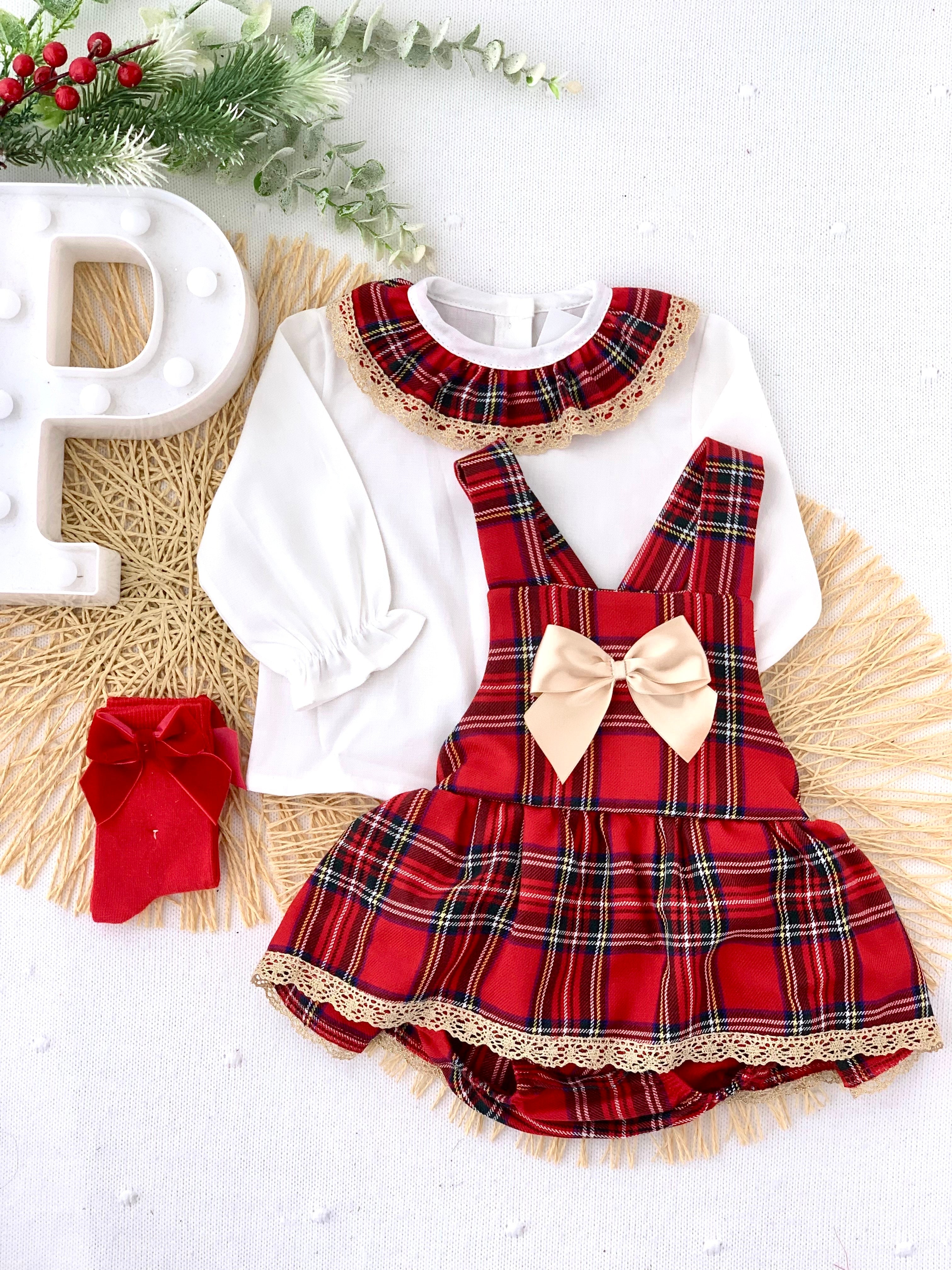 Fofo e blusa com renda dourada