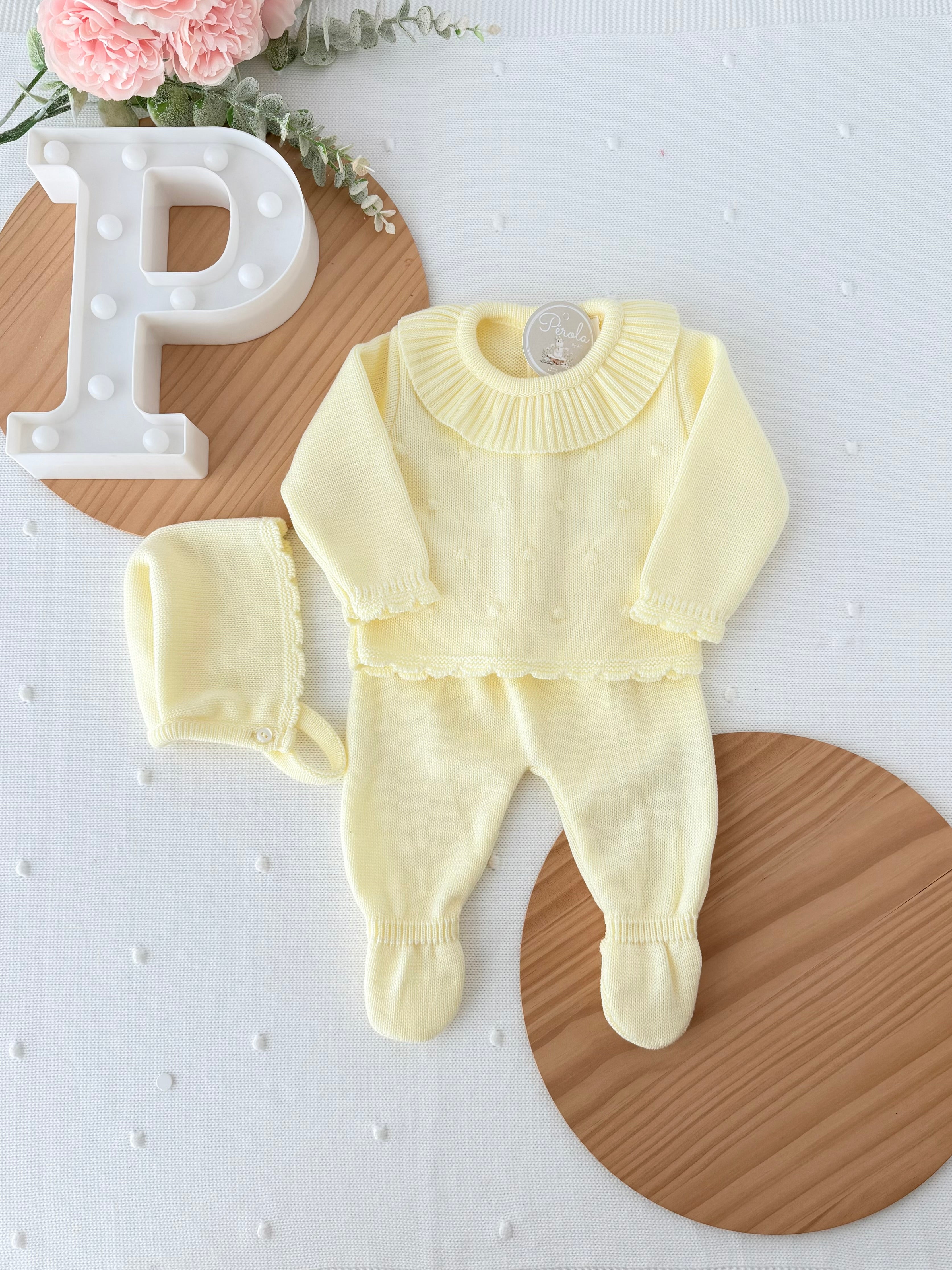 Conjunto doce ternura amarelo : camisola , calças e touca