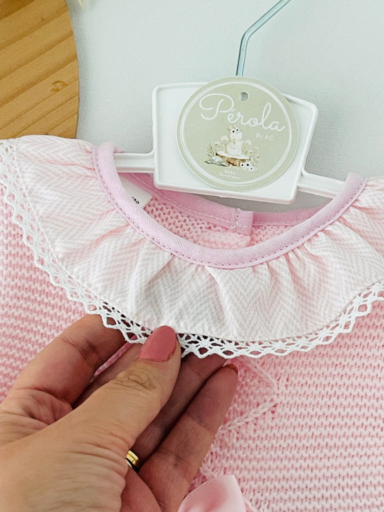 Vestido e touca rosa