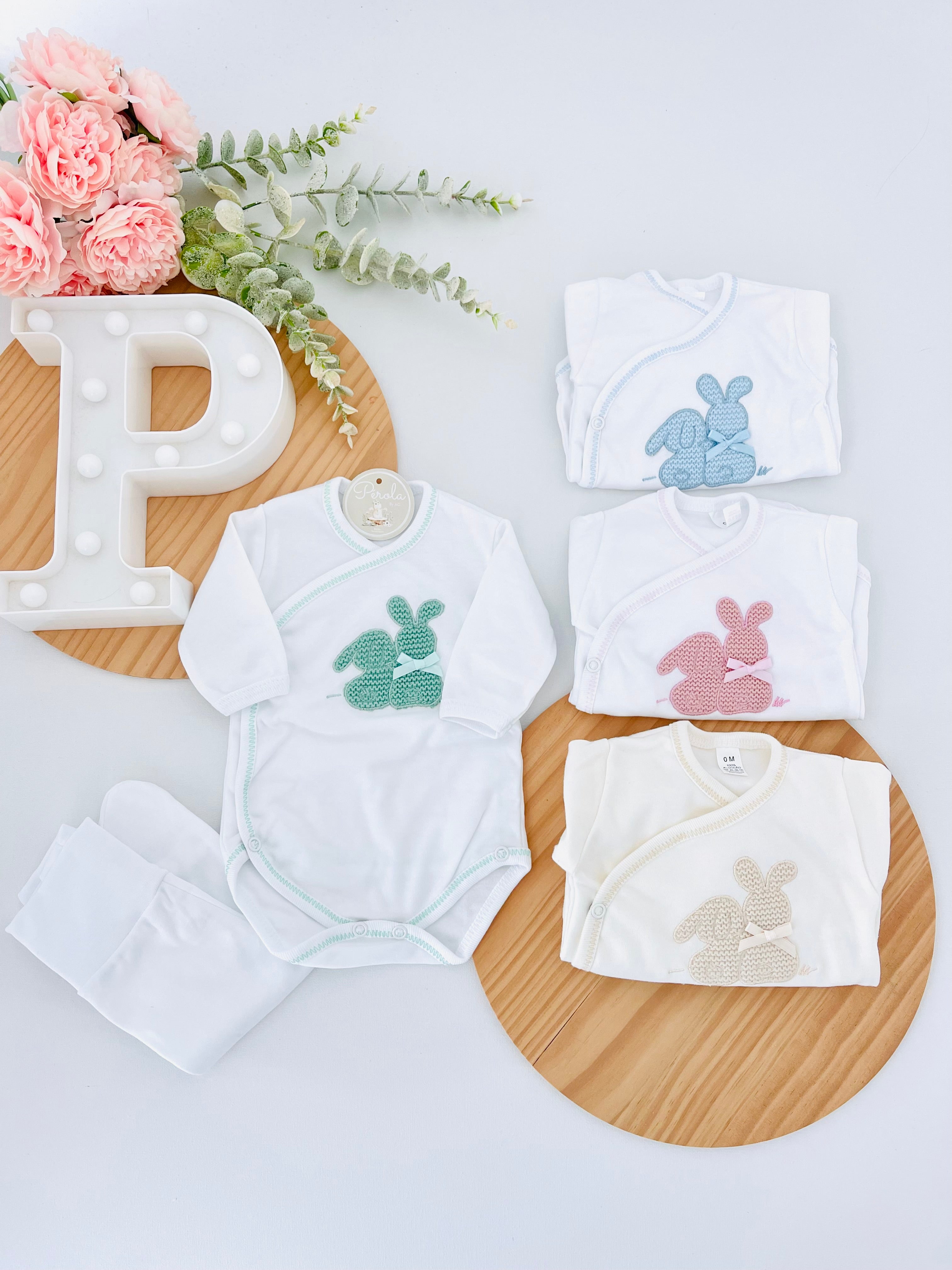 Conjunto interiores tema coelhinhos: Body e calças