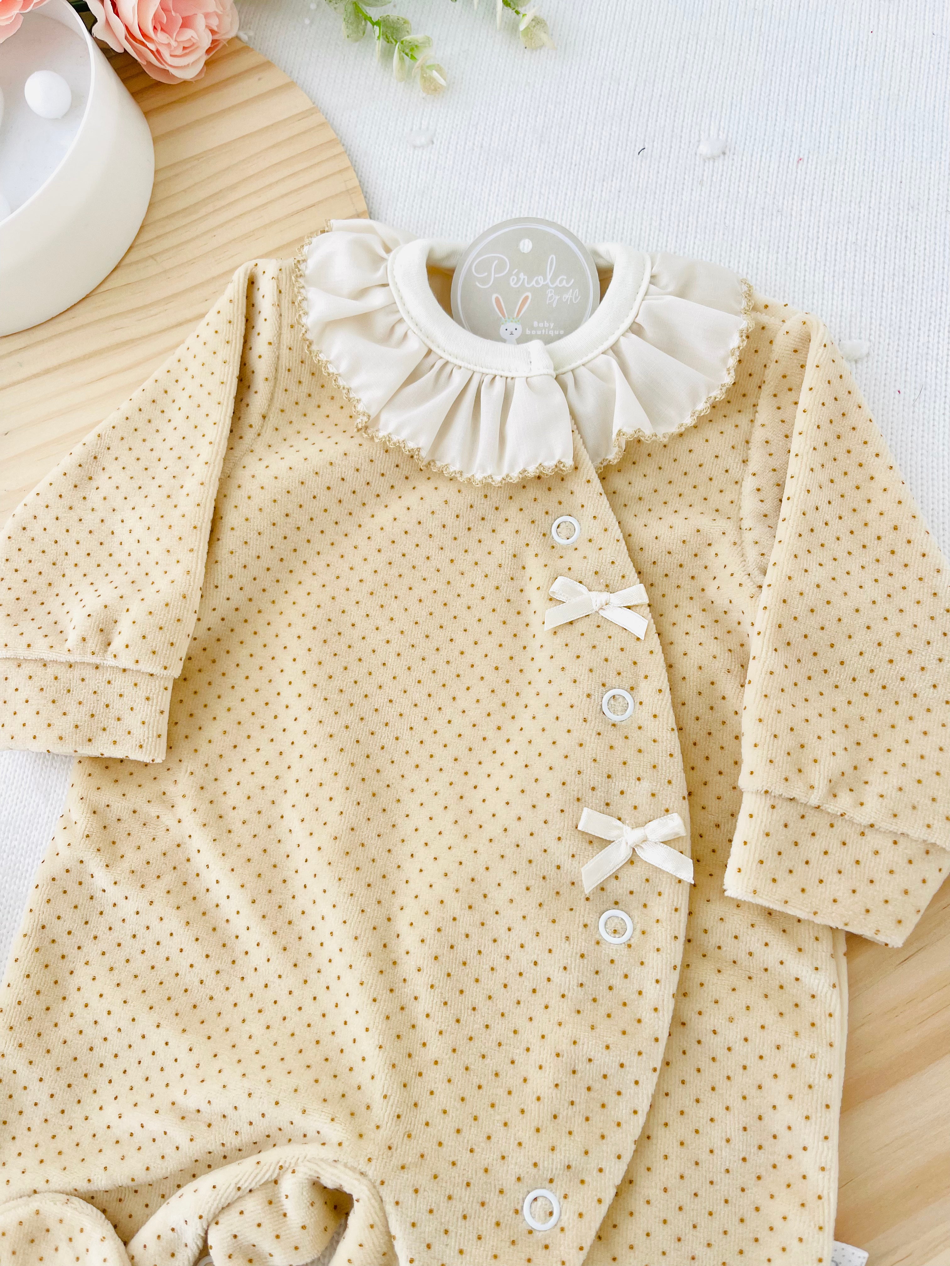 Babygrow pintinhas veludo com golinha