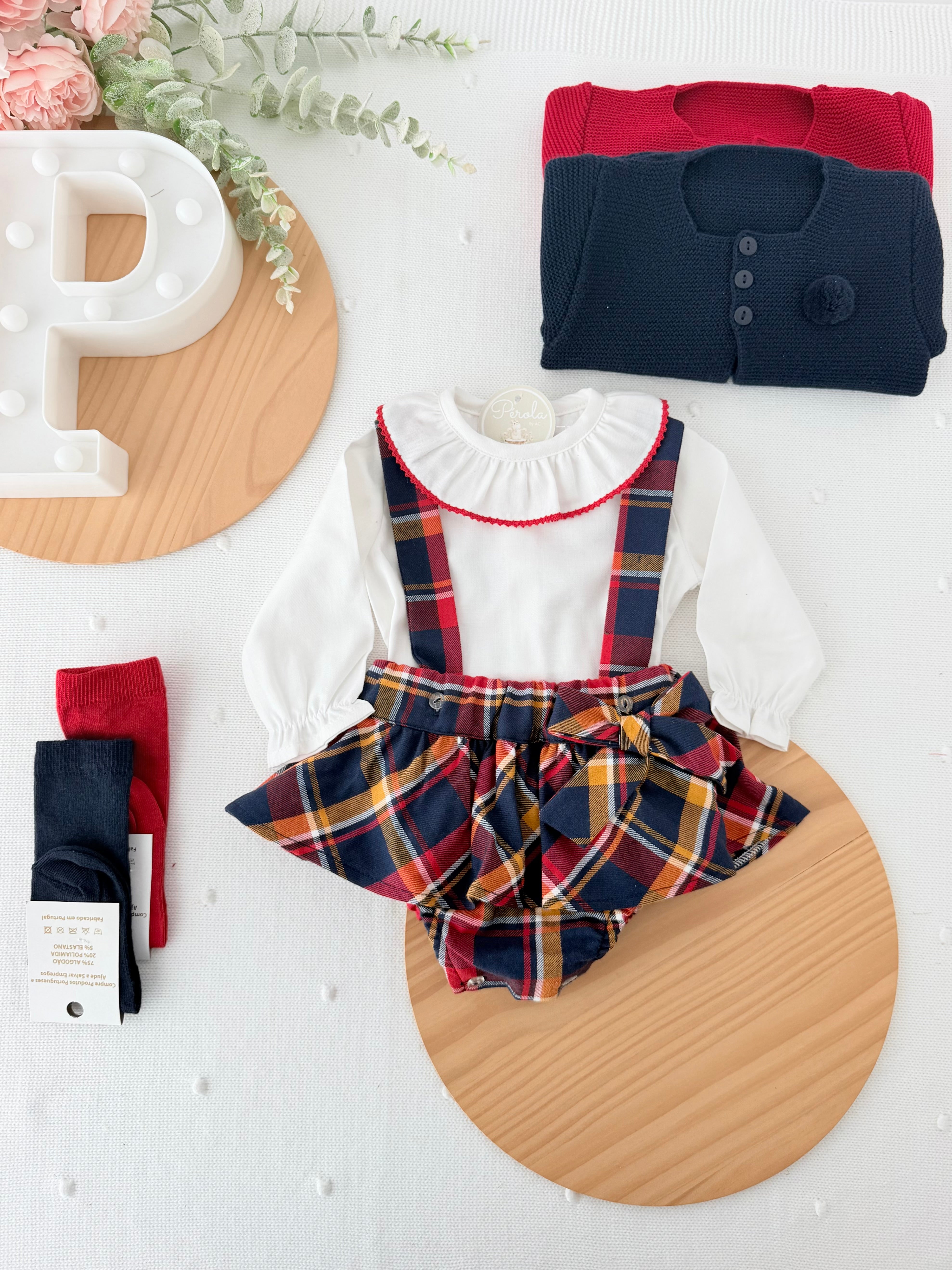 Conjunto encanto em xadrez: fofo e blusa