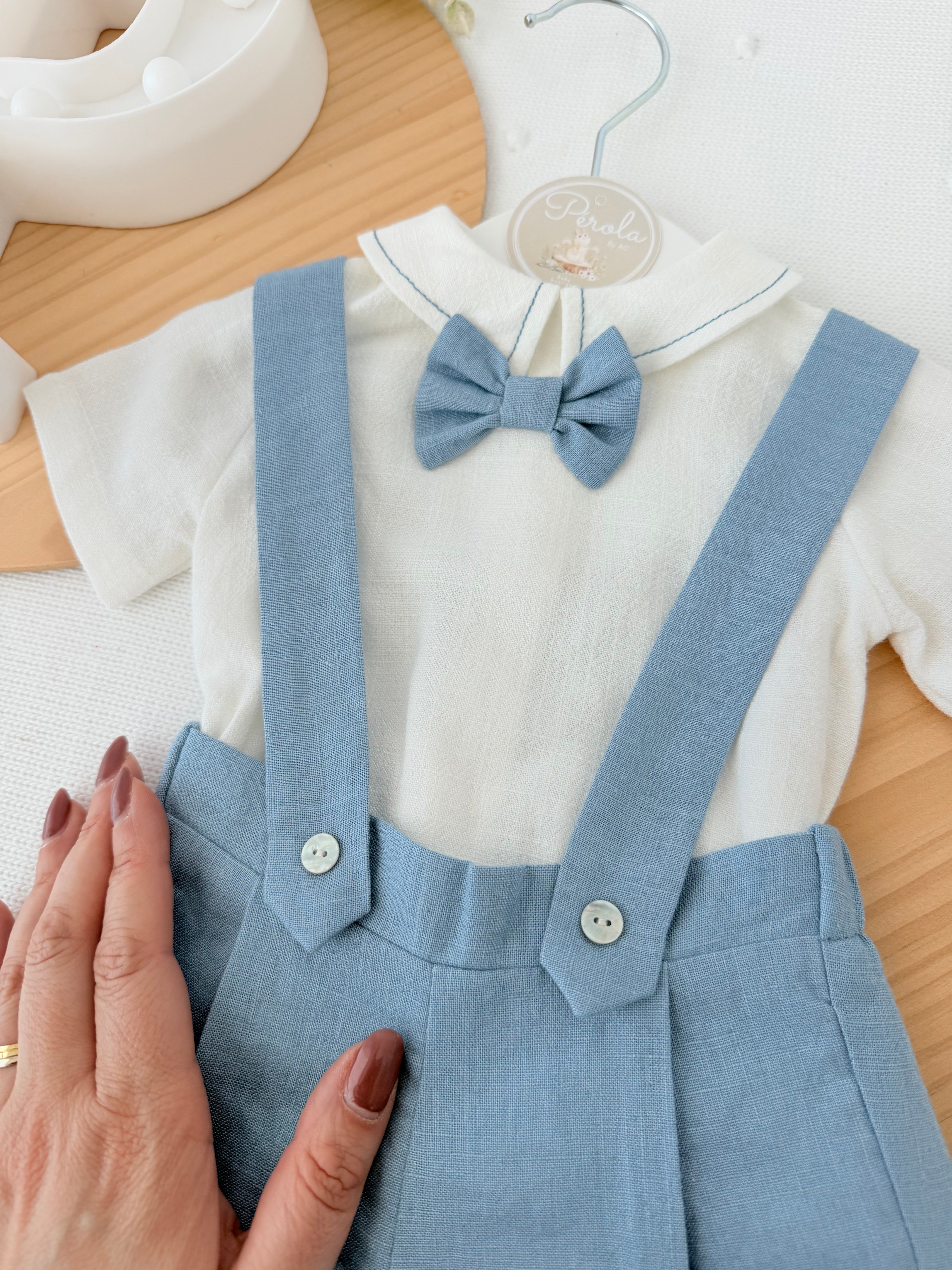 Conjunto especial cerimónia para menino: calções, camisa e laço