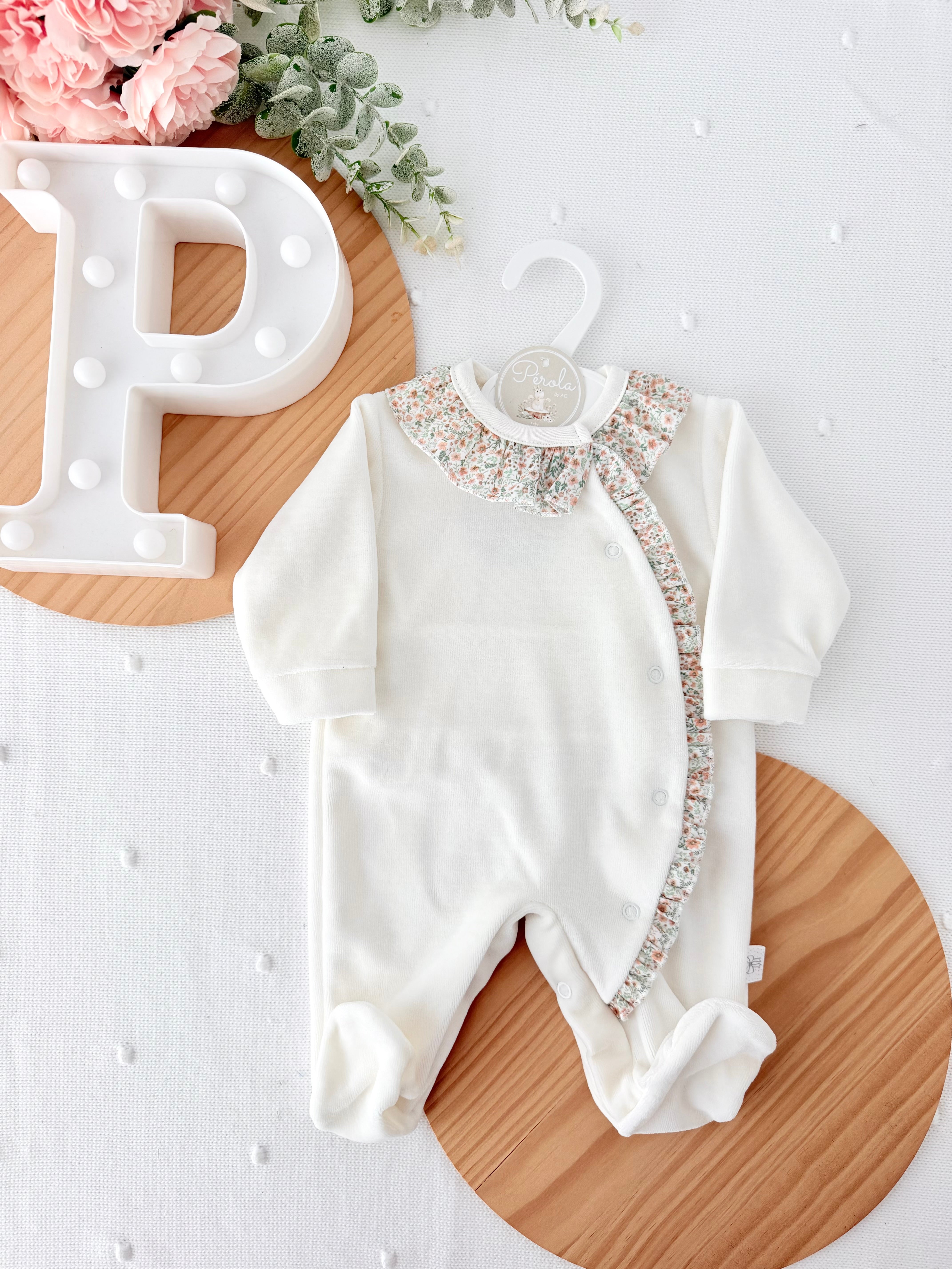 Babygrow tema flores em VELUDO pérola