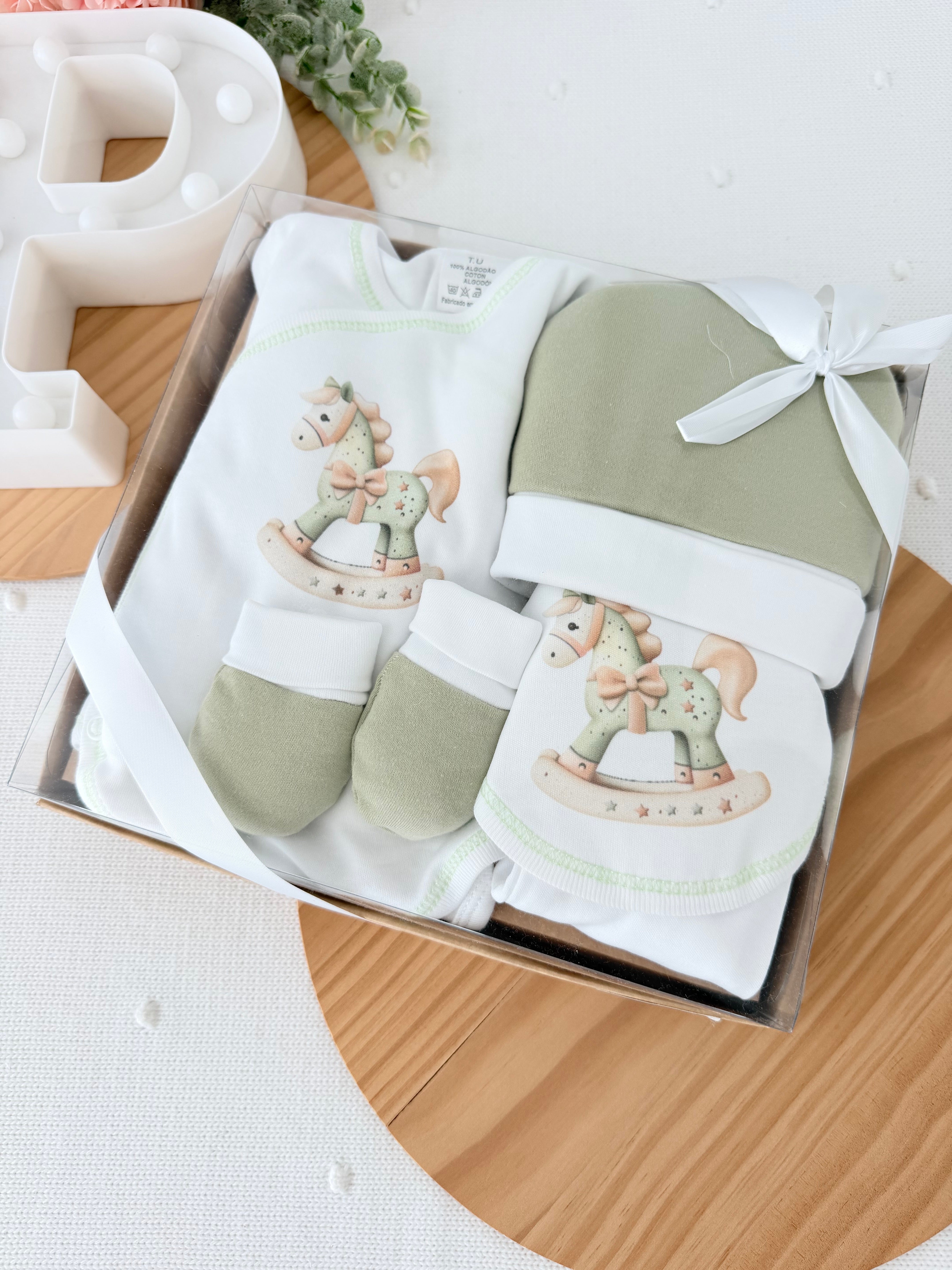 Pack interiores cavalinho: body, calças, gorro, luvas e babete
