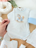 Pack interiores cavalinho: body, calças, gorro, luvas e babete