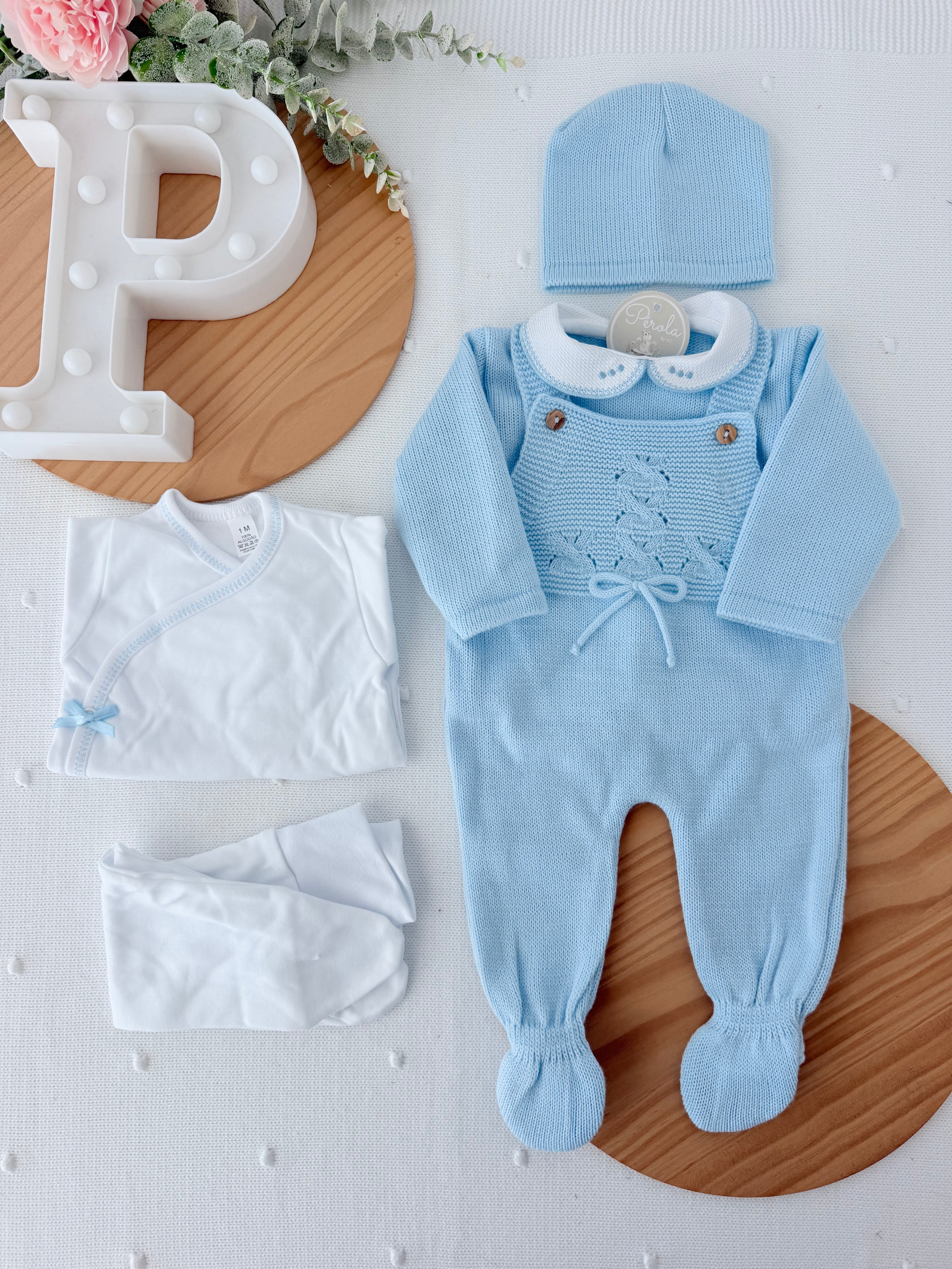 Pack saída de maternidade Azul 5 peças: body, calças, jardineiras, camisola e gorro