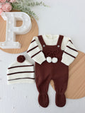 Conjunto risquinhas castanho: jardineiras, camisola e gorro