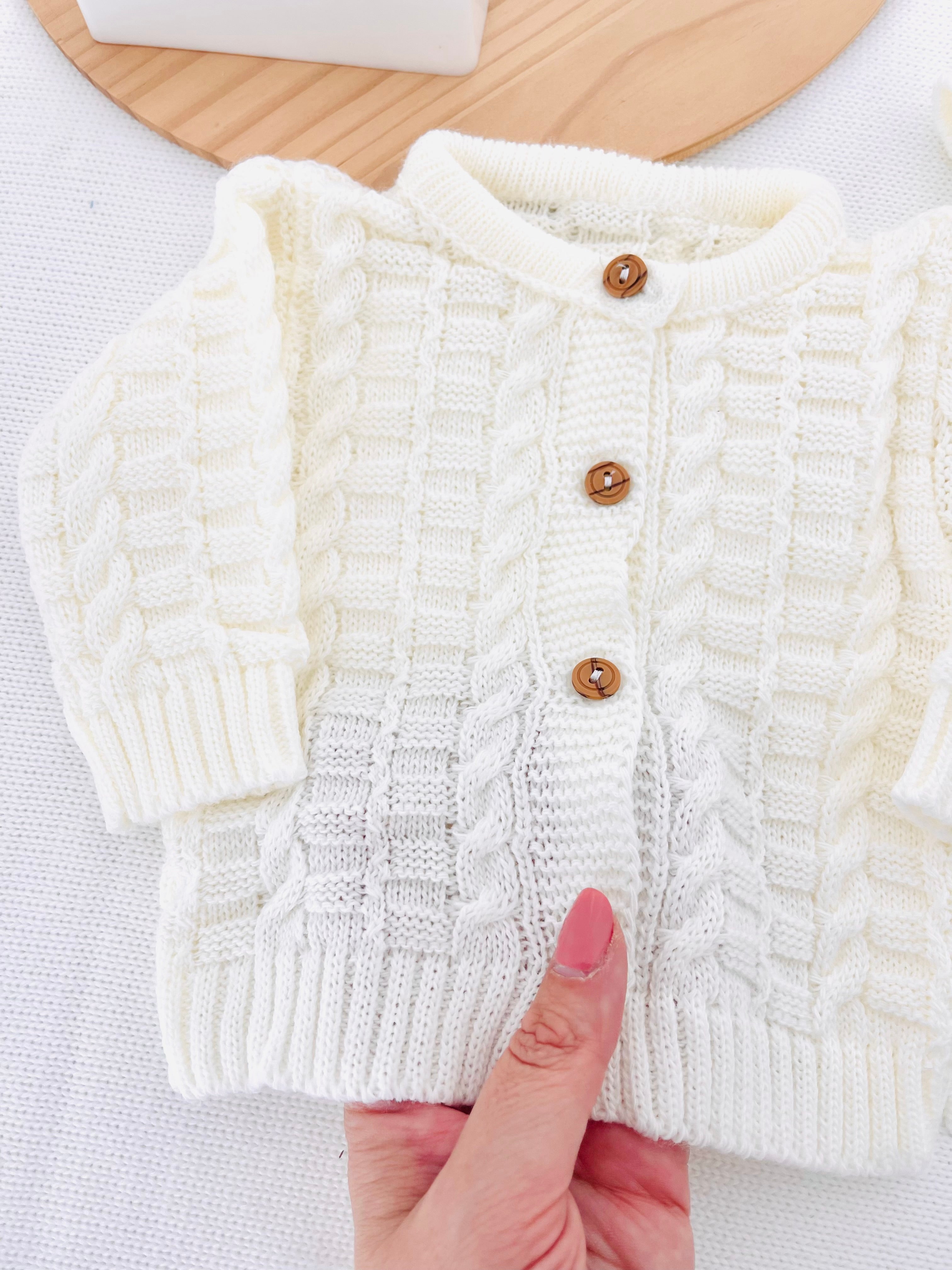 Saída de maternidade Aconchego 4 peças: casaco, jardineiras, camisola e gorro