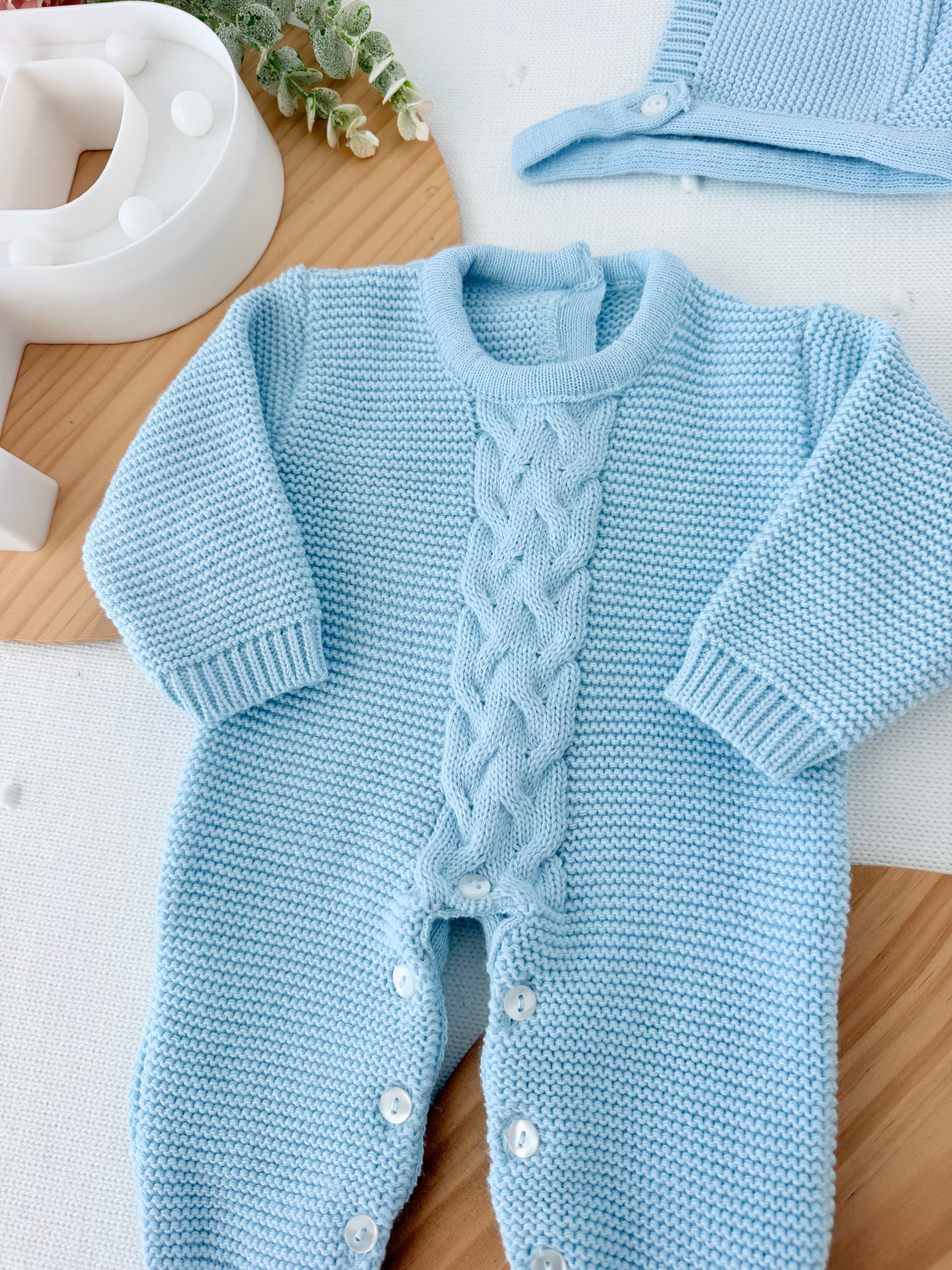 Babygrow e touca azul- saída de maternidade
