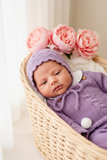 Conjunto pompom lilás: jardineiras, camisola e touca