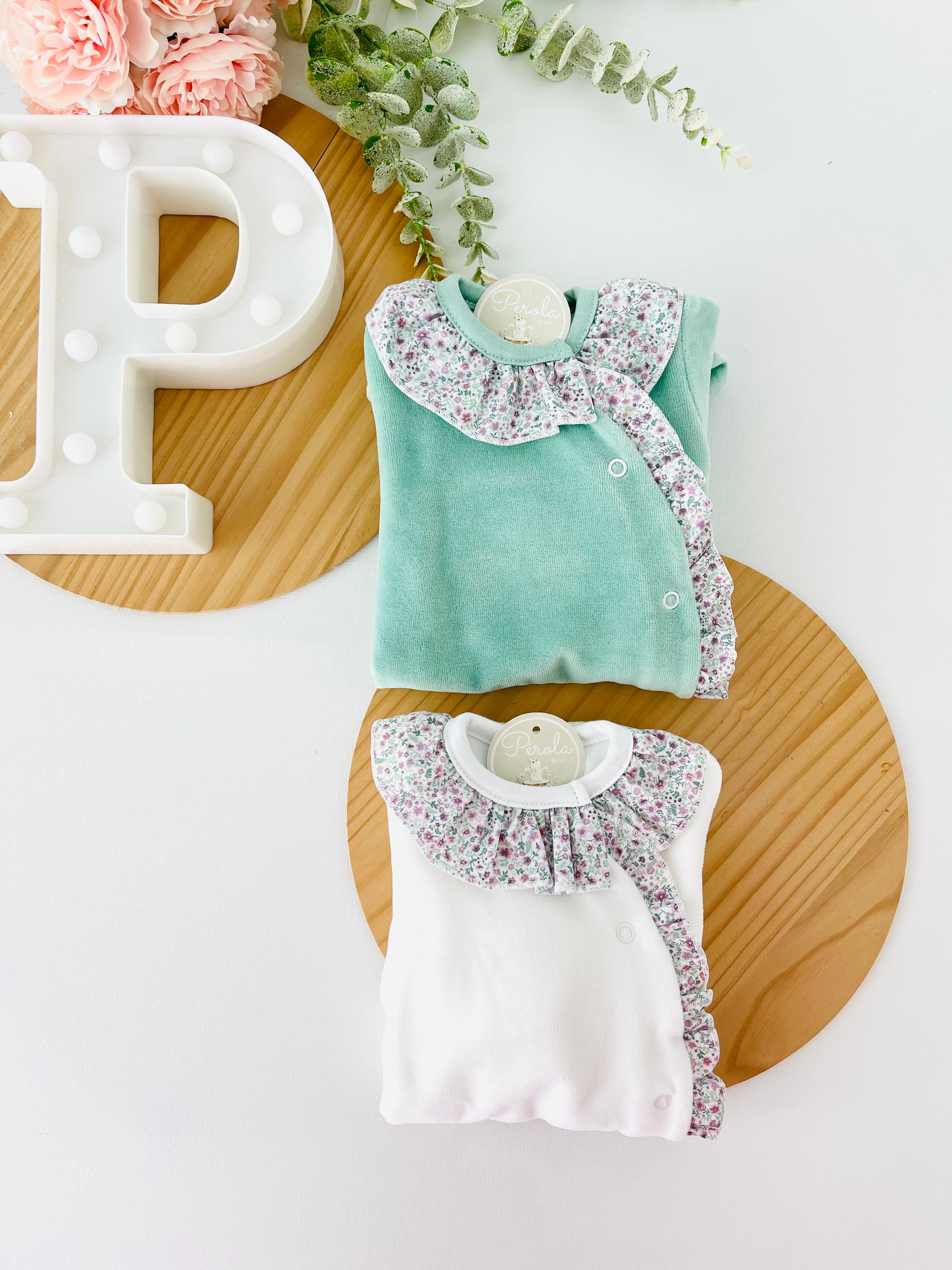 Babygrow em VELUDO- tema flores roxas