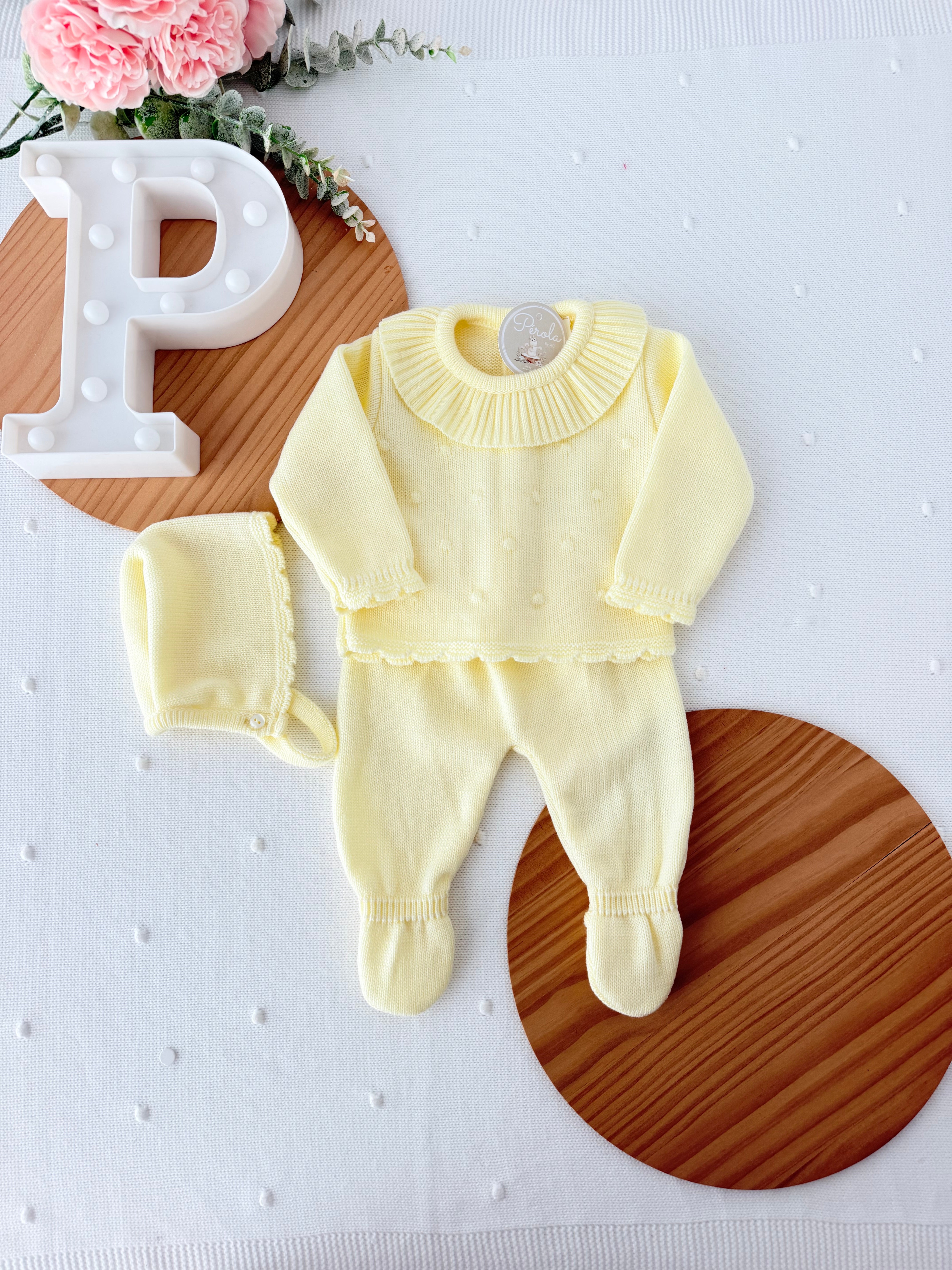 Conjunto doce ternura amarelo : camisola , calças e touca