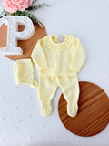 Conjunto doce ternura amarelo : camisola , calças e touca