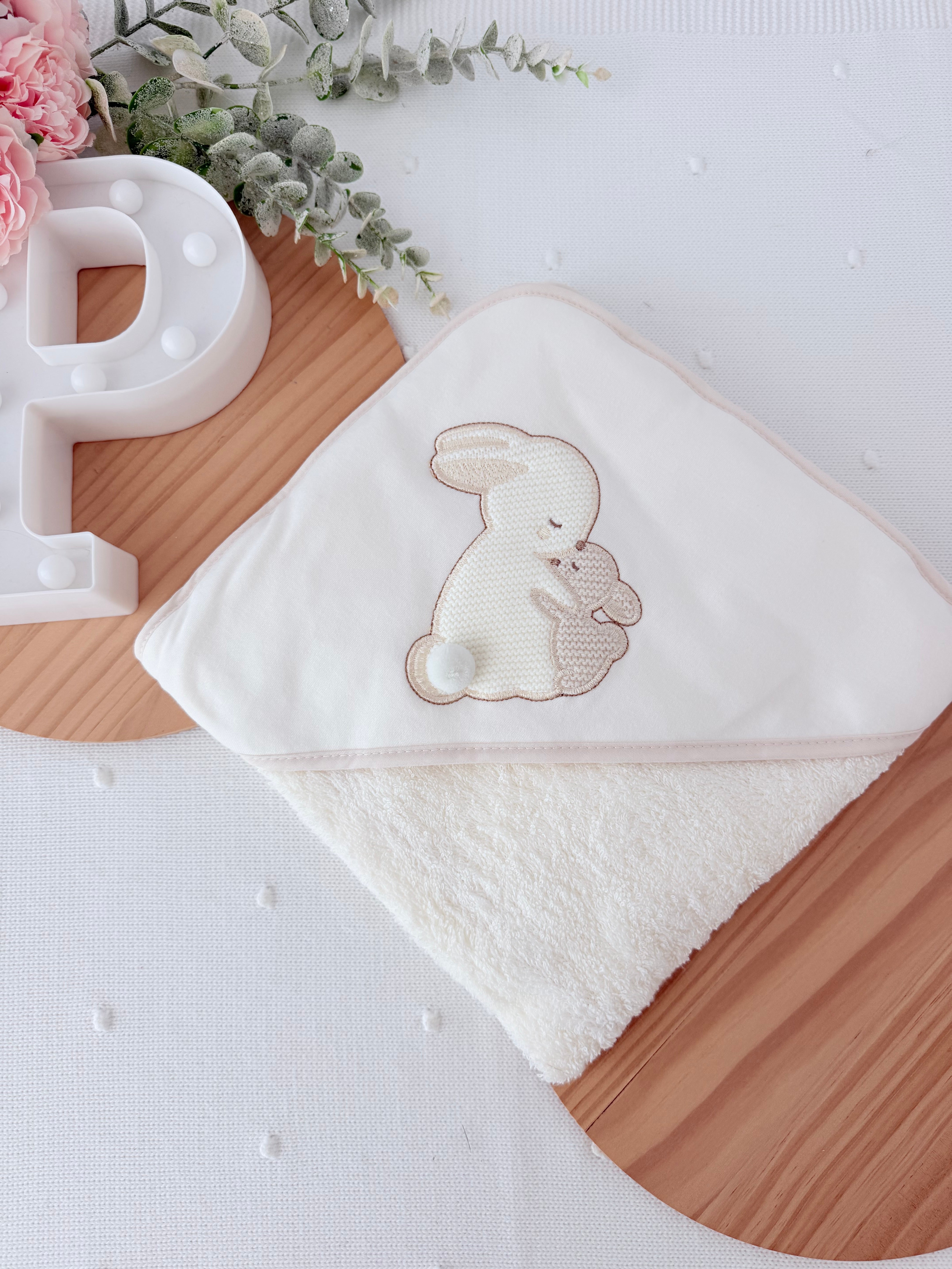 Toalha de banho tema coelhinho pérola
