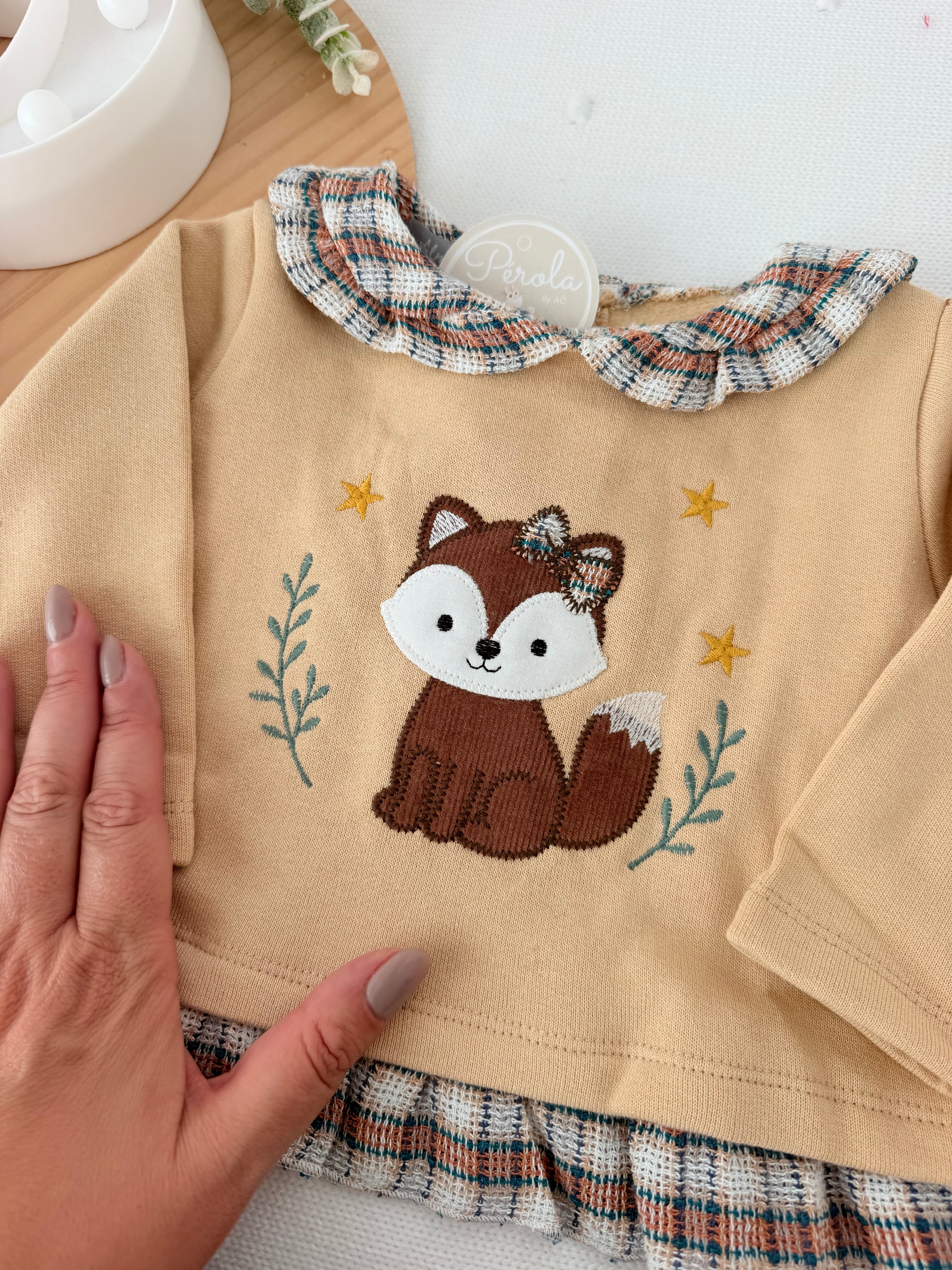 Conjunto raposa: camisola e saia/tapa fraldas