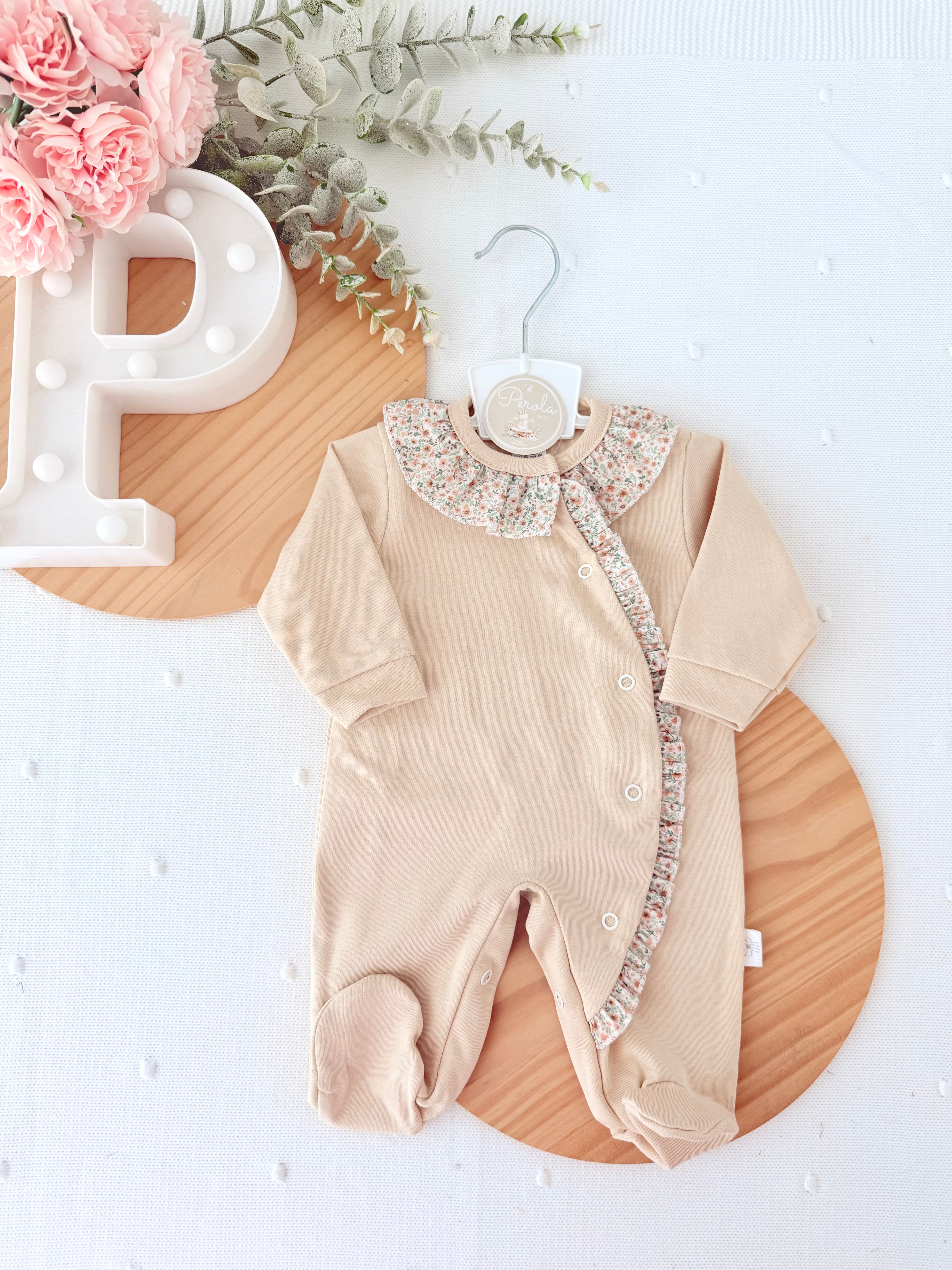 Babygrow bege tema flores em algodão